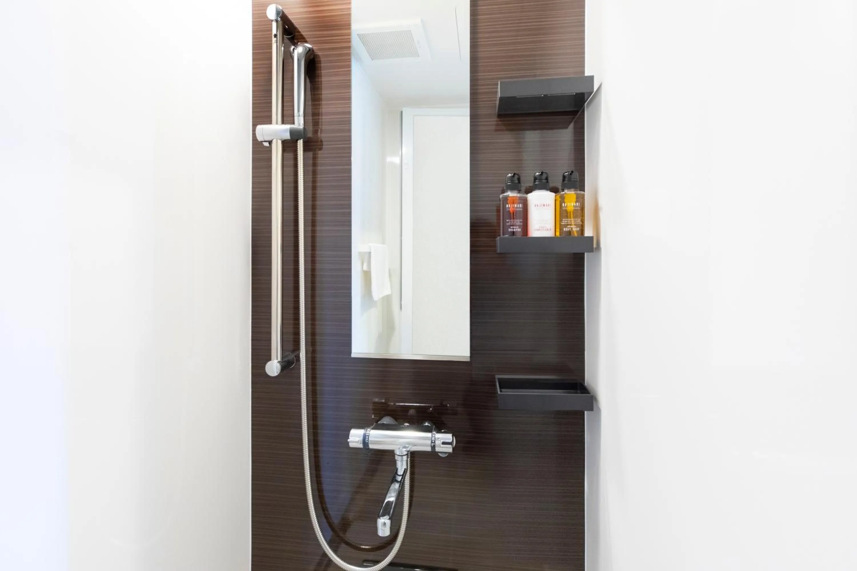 Shower in Rizo Zaizen Hotel