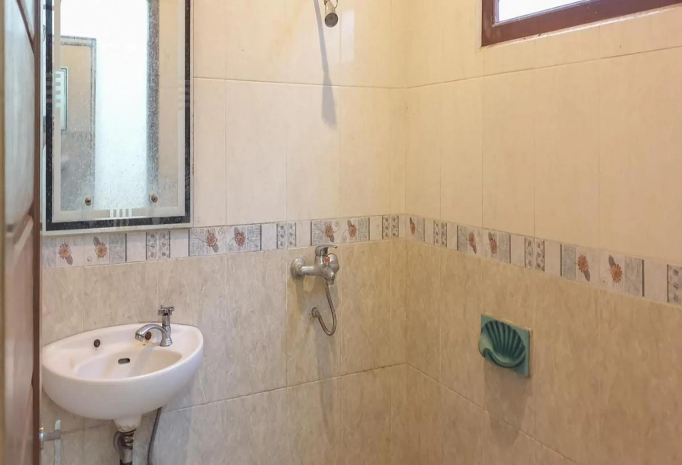 Bathroom in Hotel Mataram Cipanas Syariah Mitra RedDoorz