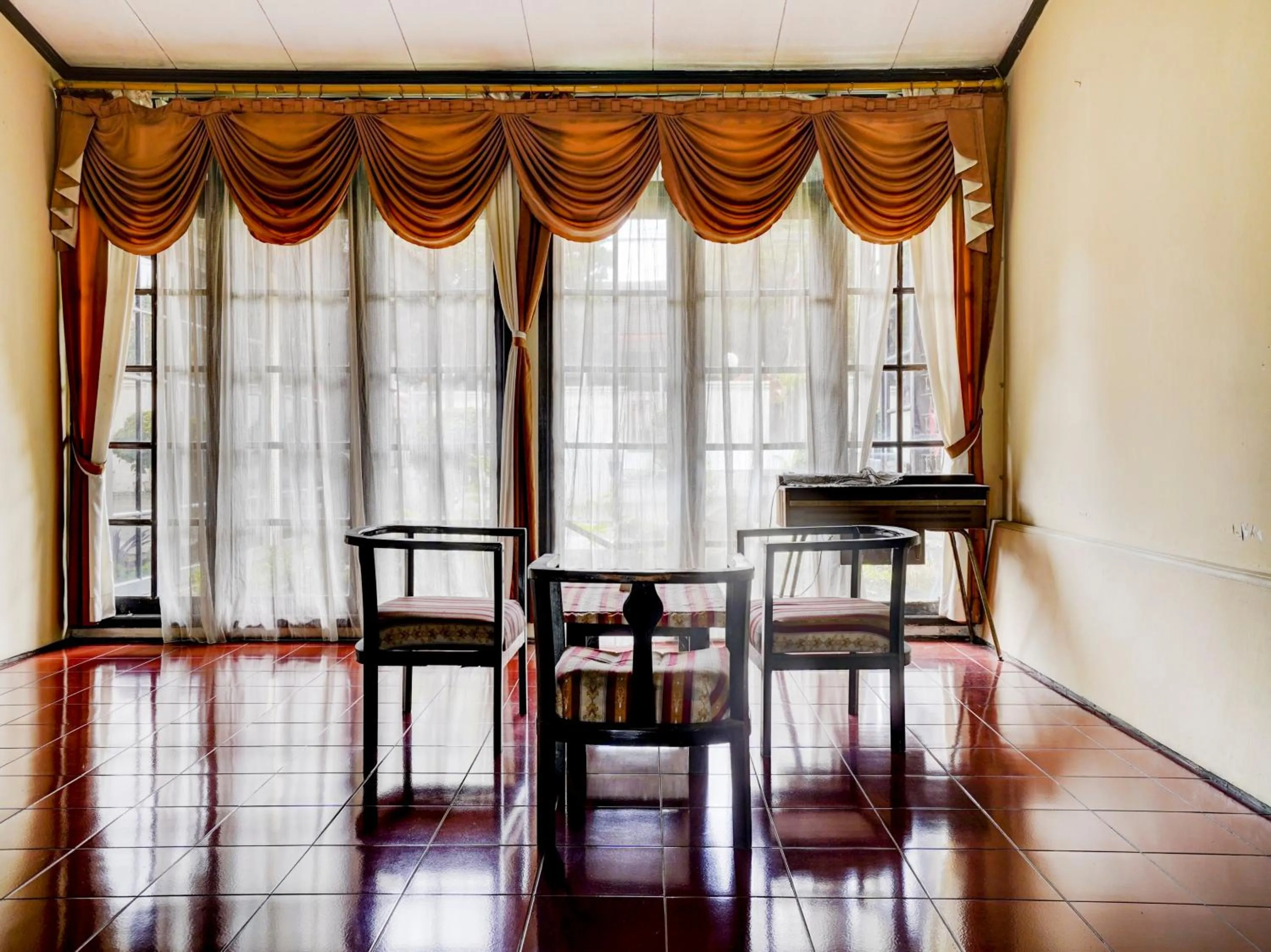 Area and facilities in Hotel Mataram Cipanas Syariah Mitra RedDoorz