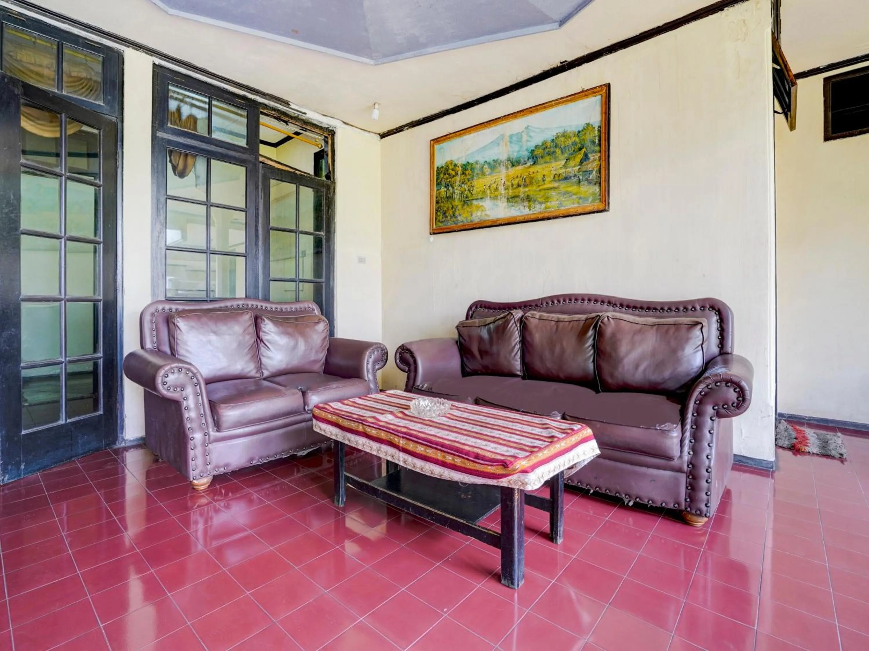 Lobby or reception in Hotel Mataram Cipanas Syariah Mitra RedDoorz