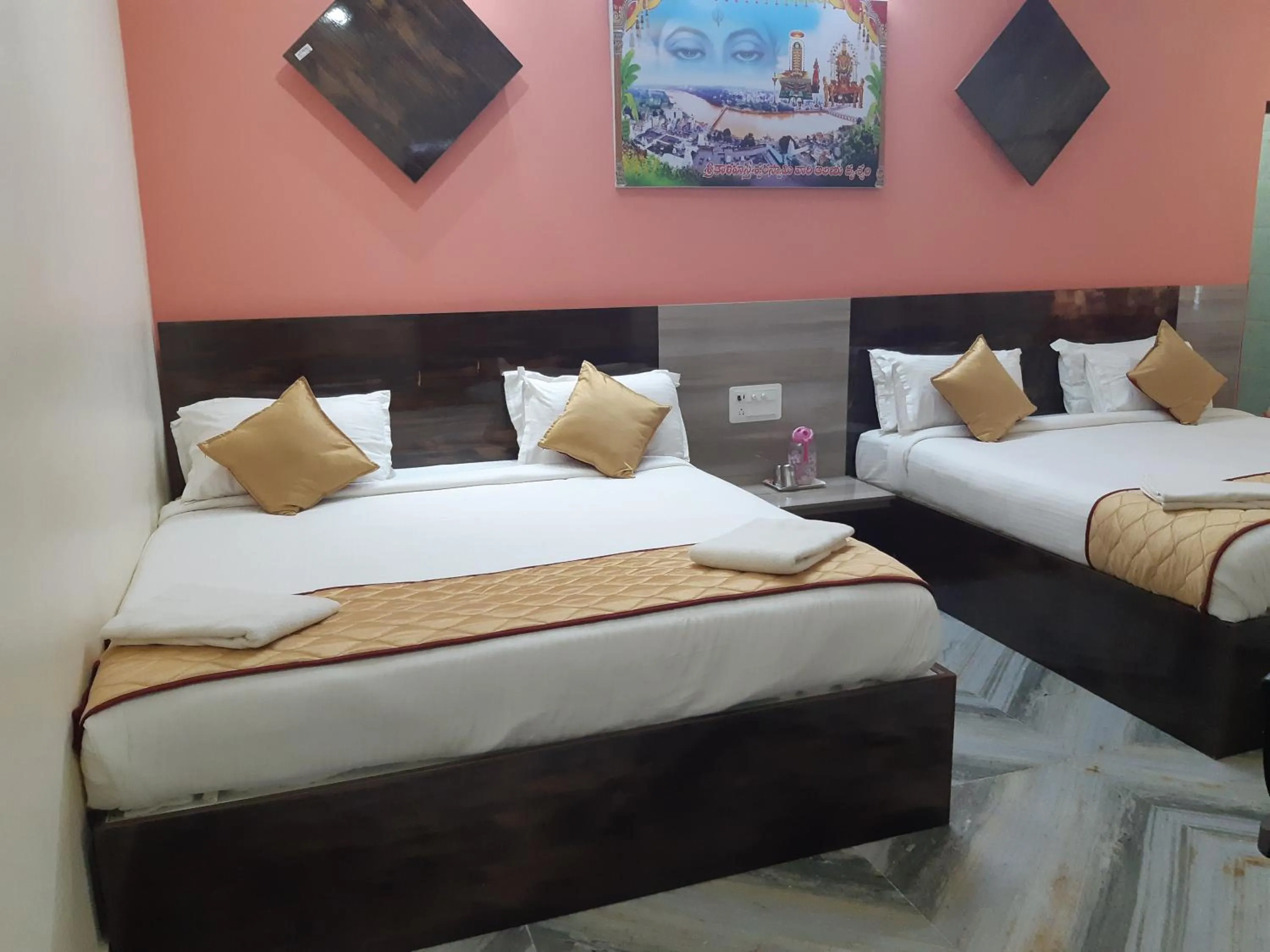 Photo of the whole room, Bed in Devansh Bhanu Residency DBR