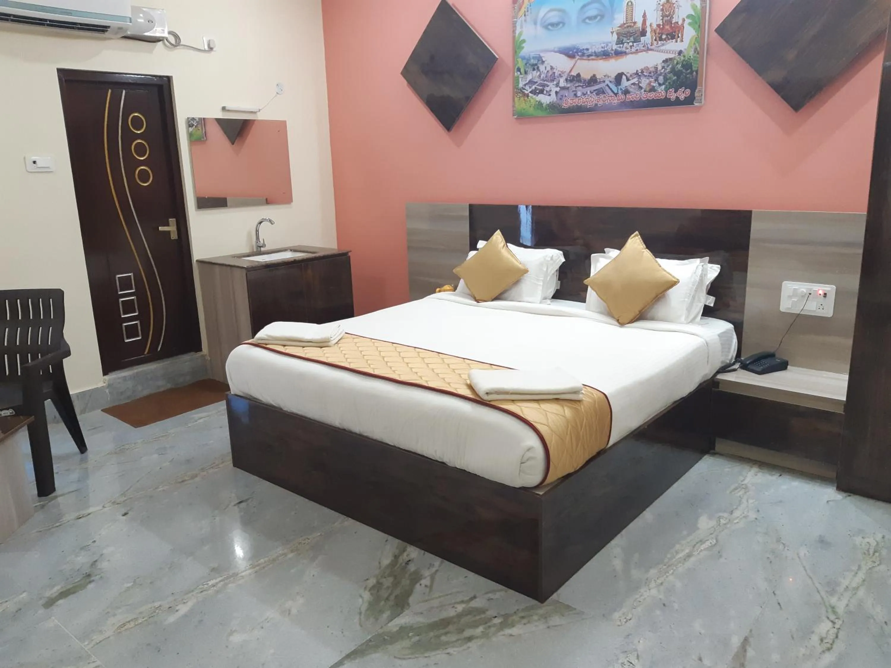 Photo of the whole room, Bed in Devansh Bhanu Residency DBR