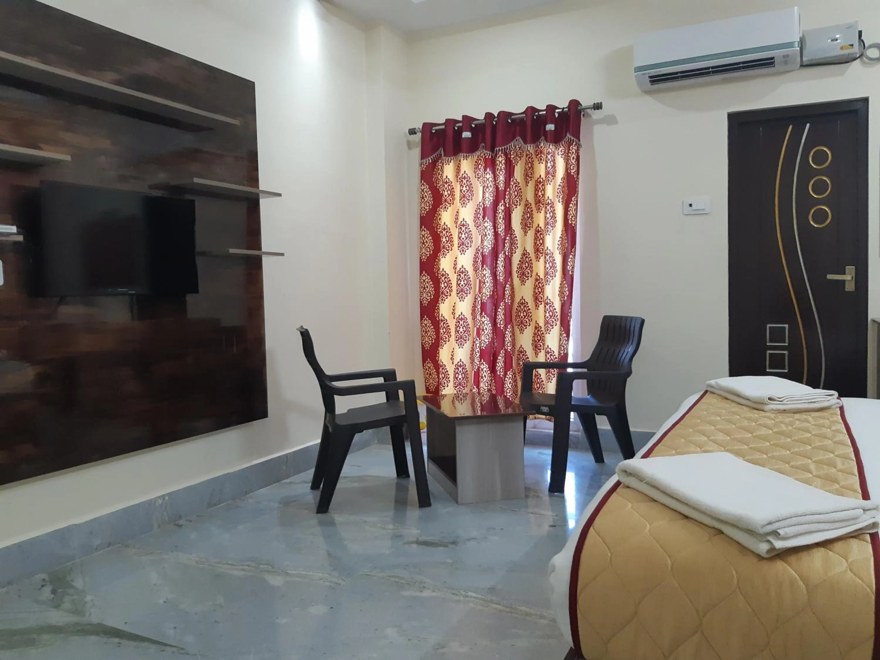 Photo of the whole room in Devansh Bhanu Residency DBR