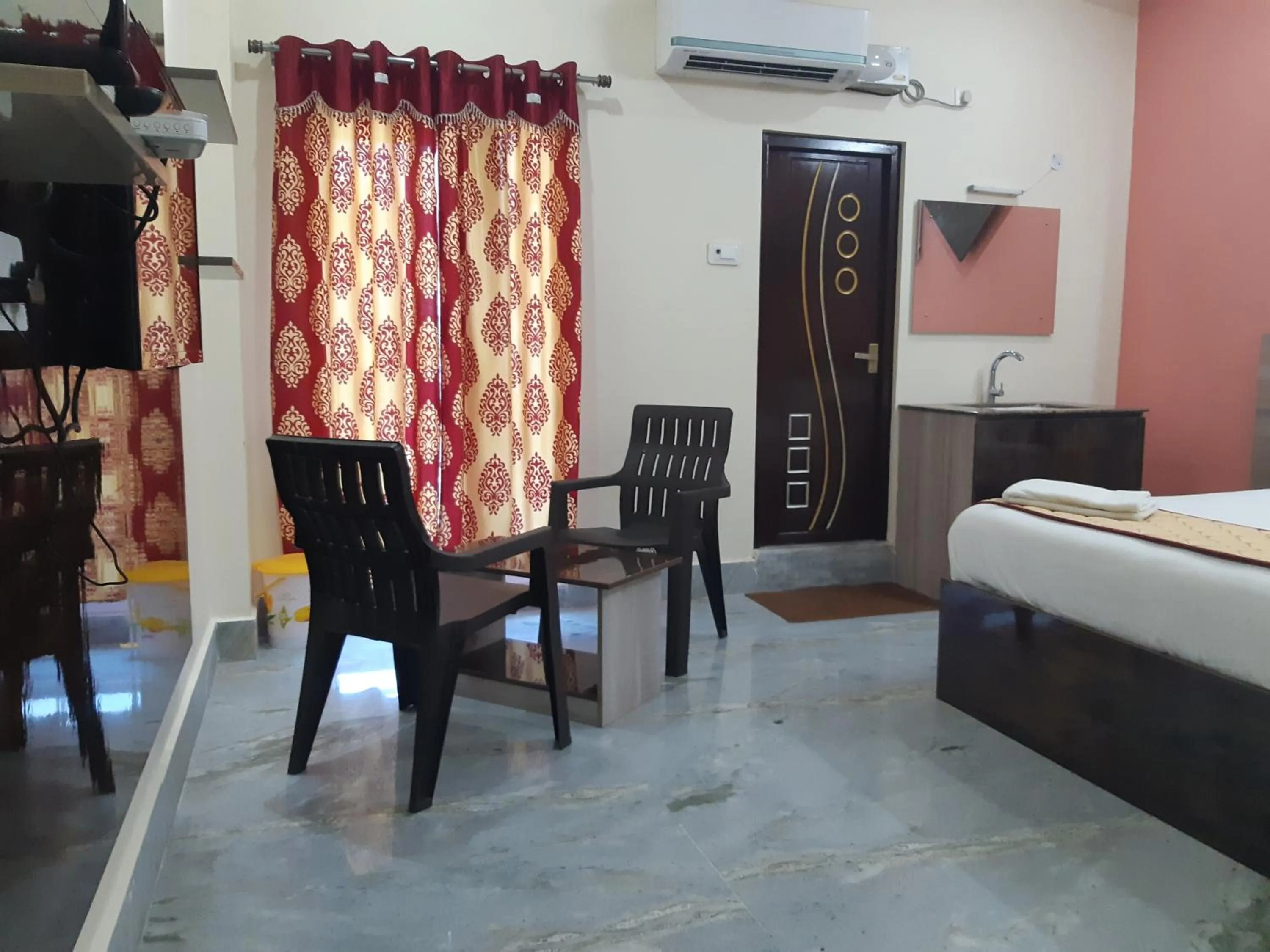 Living room, Bed in Devansh Bhanu Residency DBR