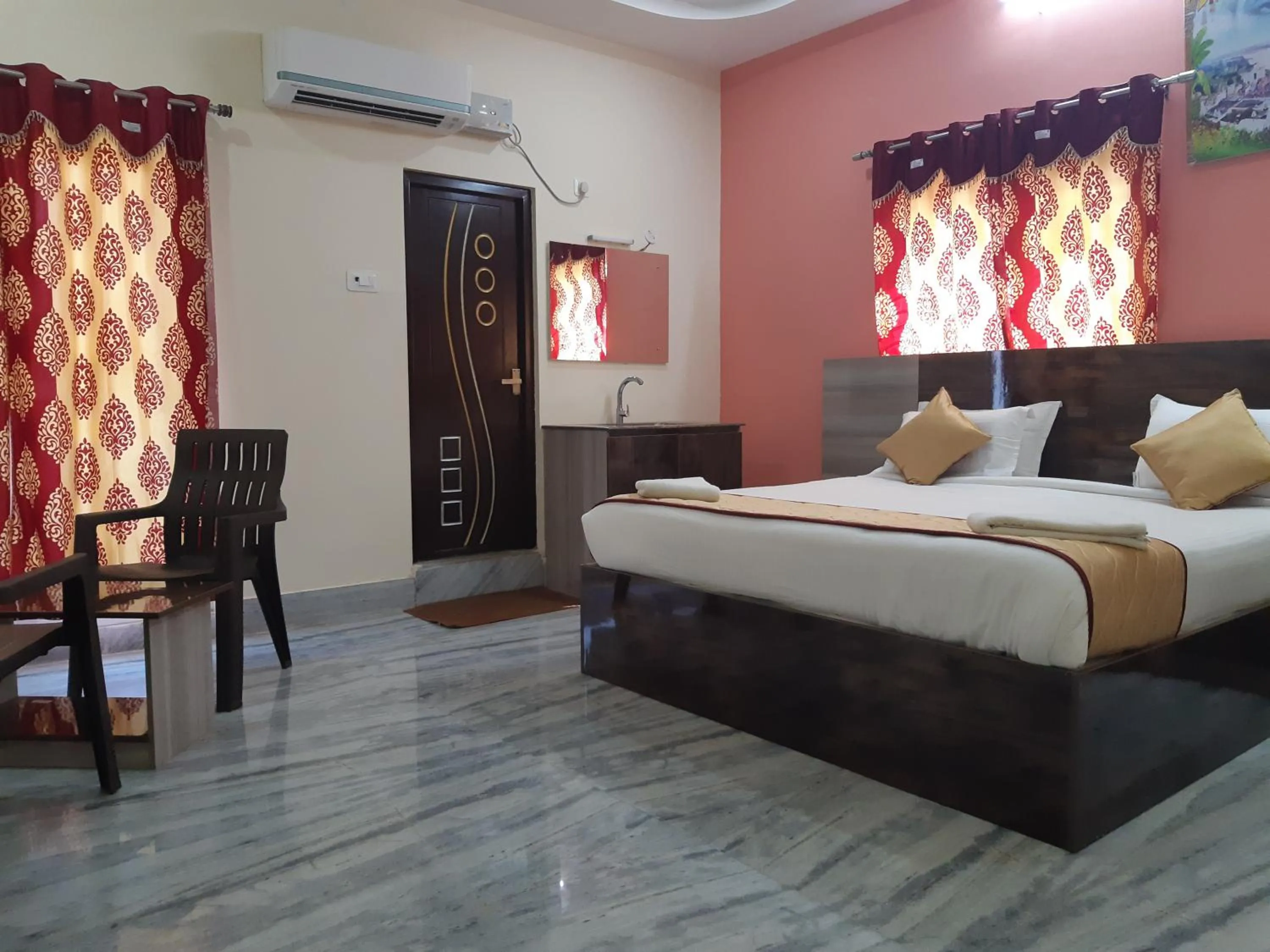 Photo of the whole room, Bed in Devansh Bhanu Residency DBR