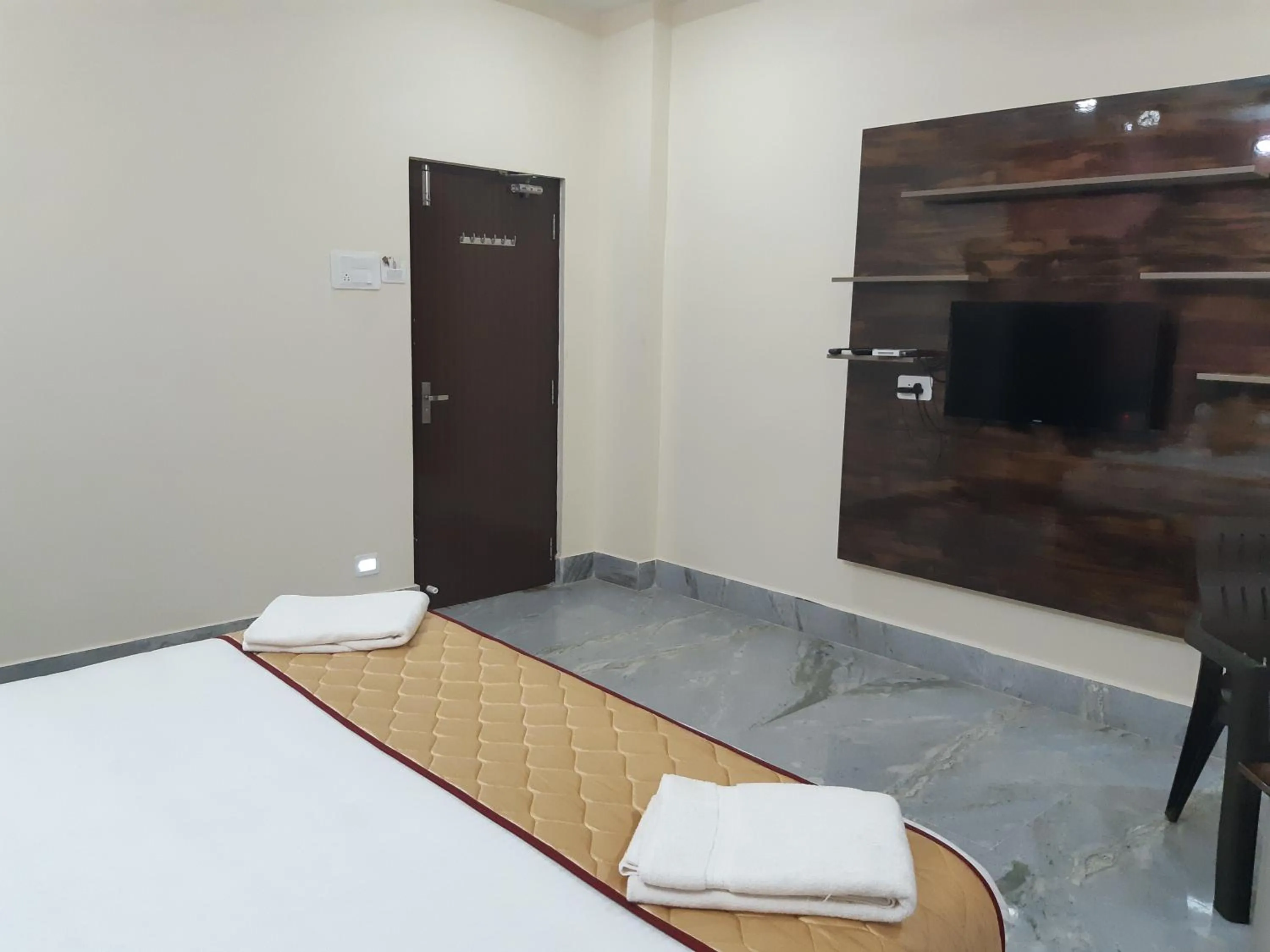 TV and multimedia, Bed in Devansh Bhanu Residency DBR