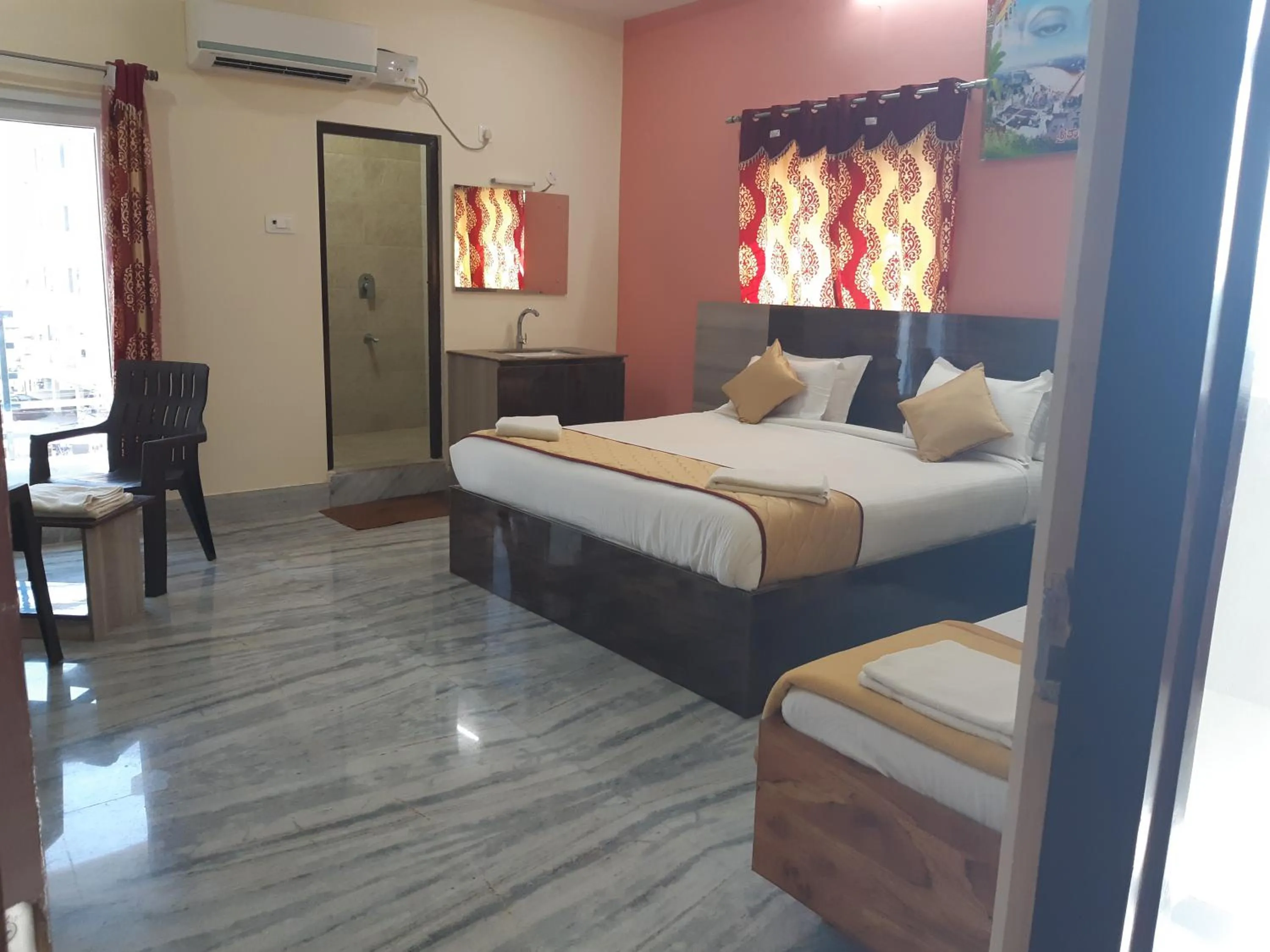 Photo of the whole room, Bed in Devansh Bhanu Residency DBR