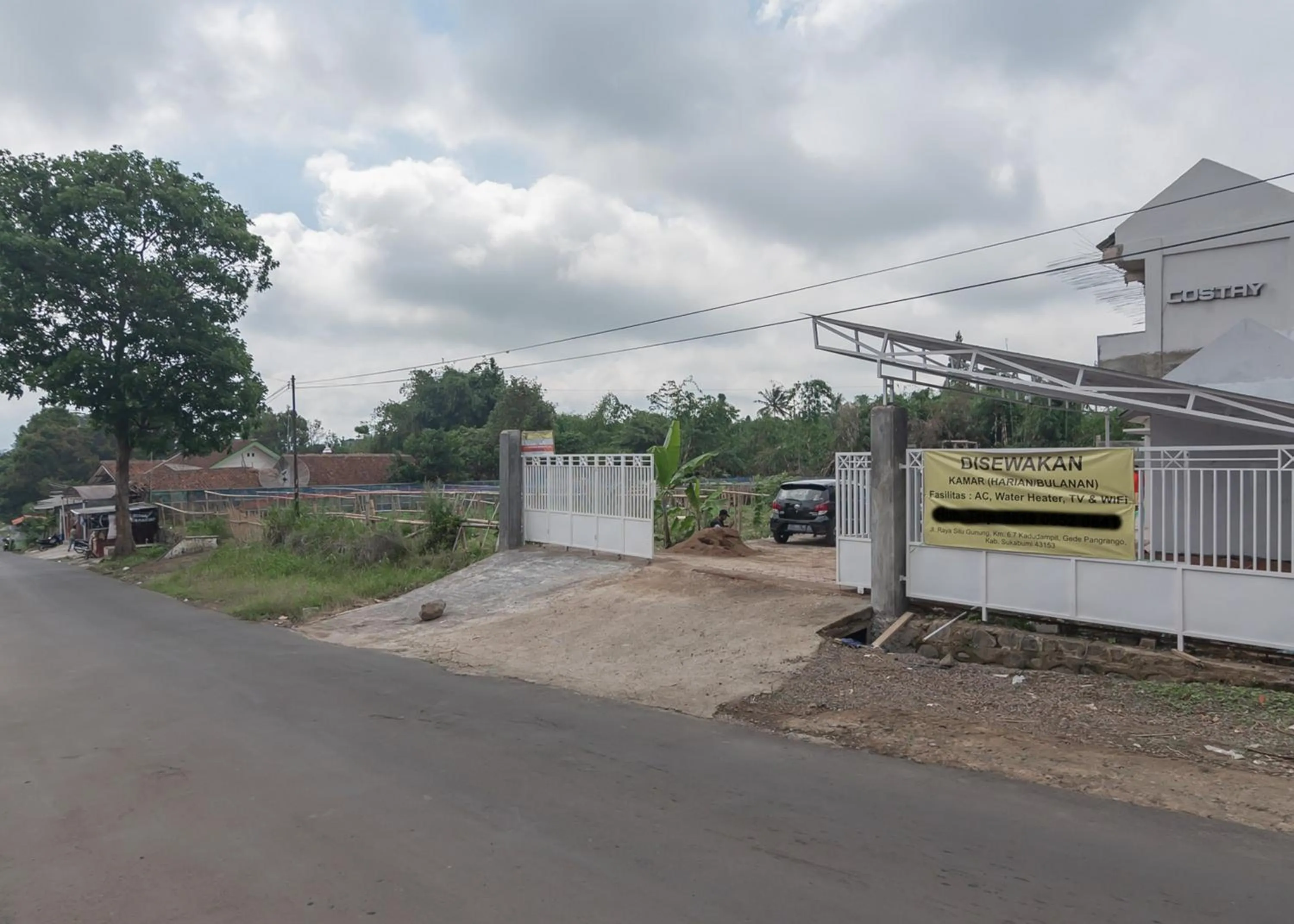 Property logo or sign in RedDoorz Syariah near Wisata Situ Gunung Sukabumi