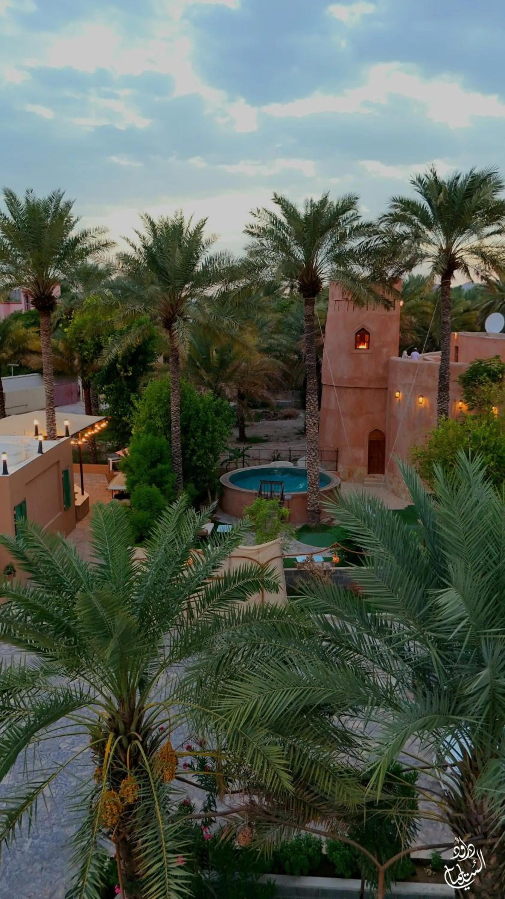 Restaurant/places to eat in Bustan inn by Alley Escape