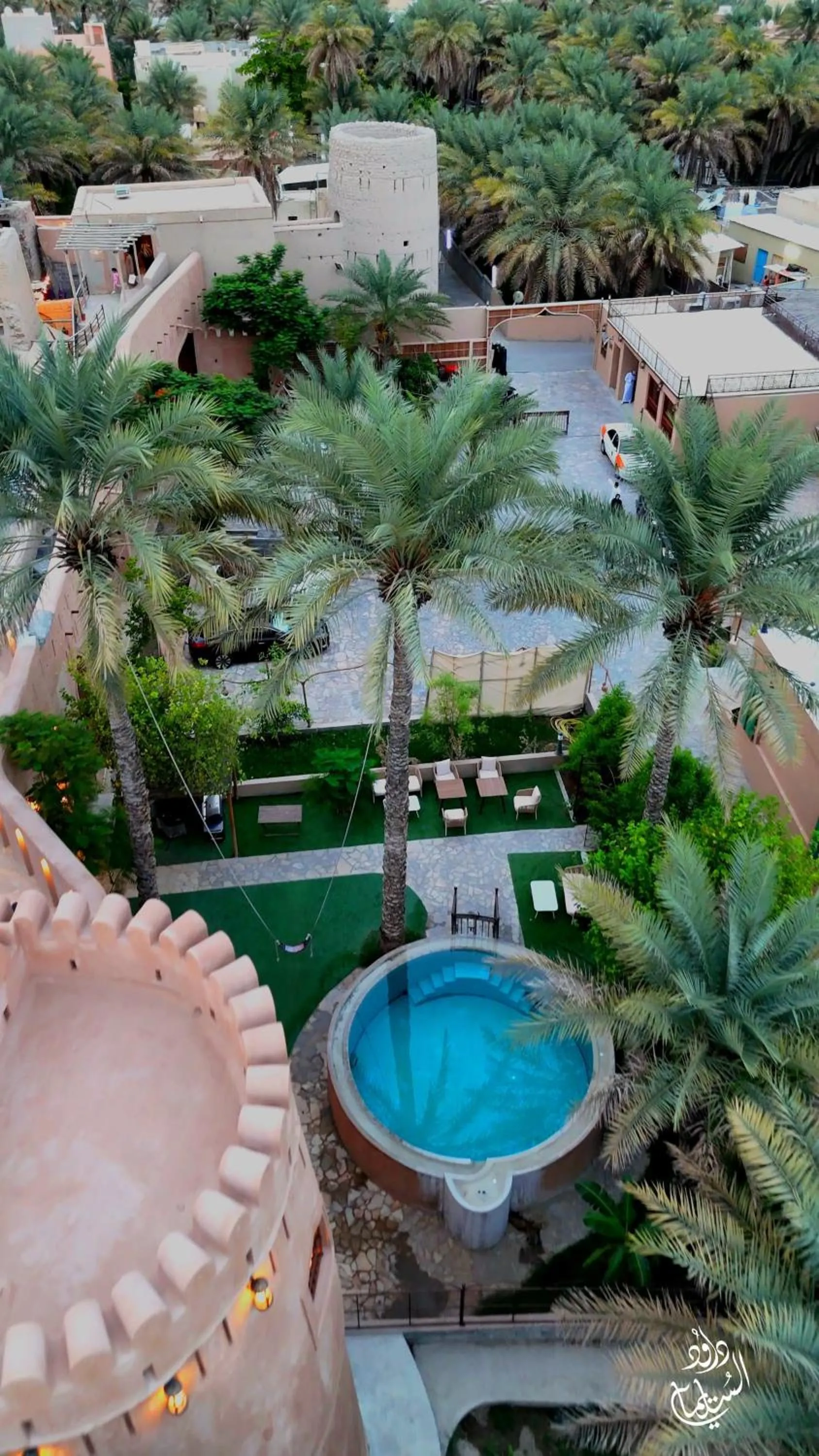 Day in Bustan inn by Alley Escape
