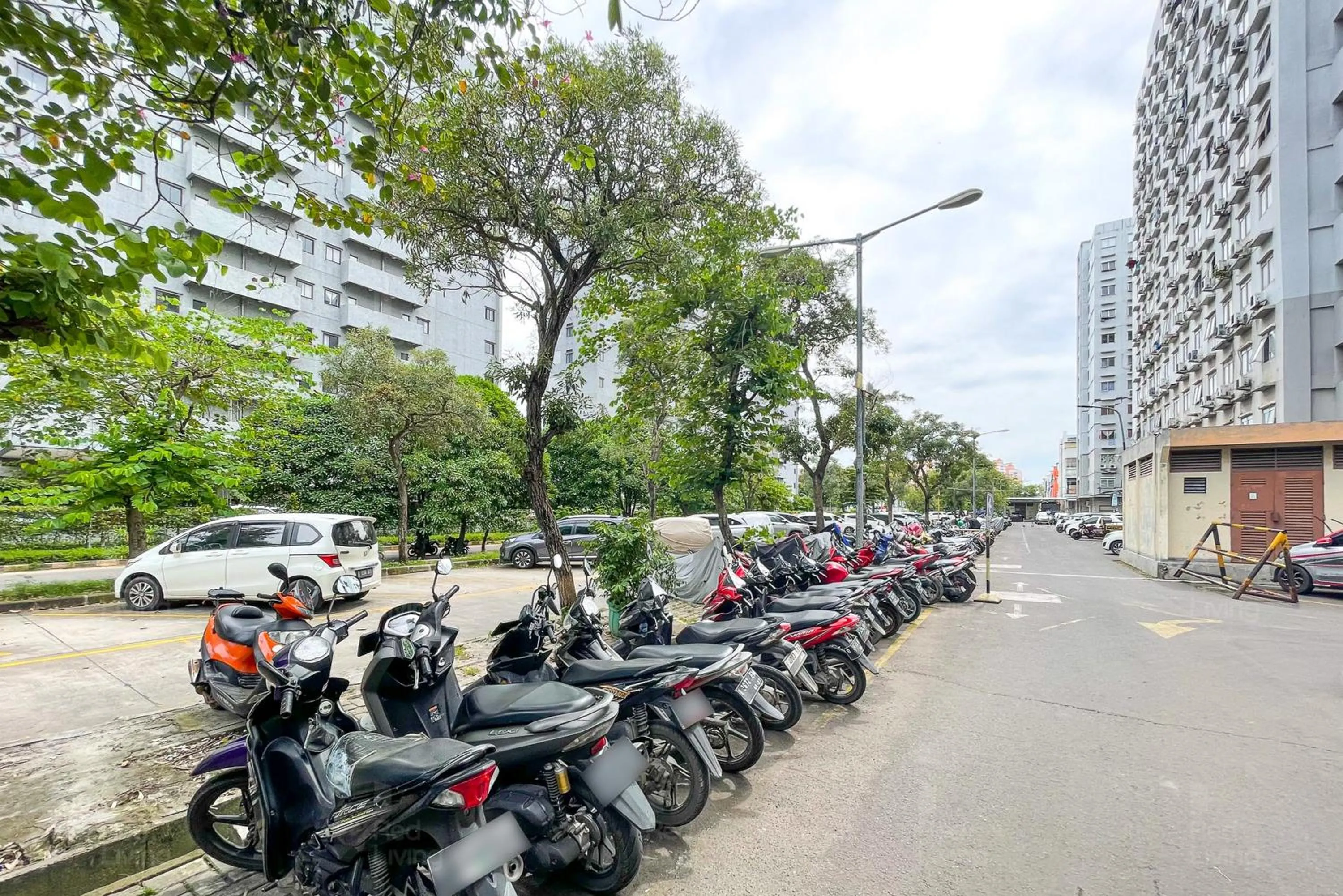 Parking in Apartemen City Park - Rendy Room Tower H18