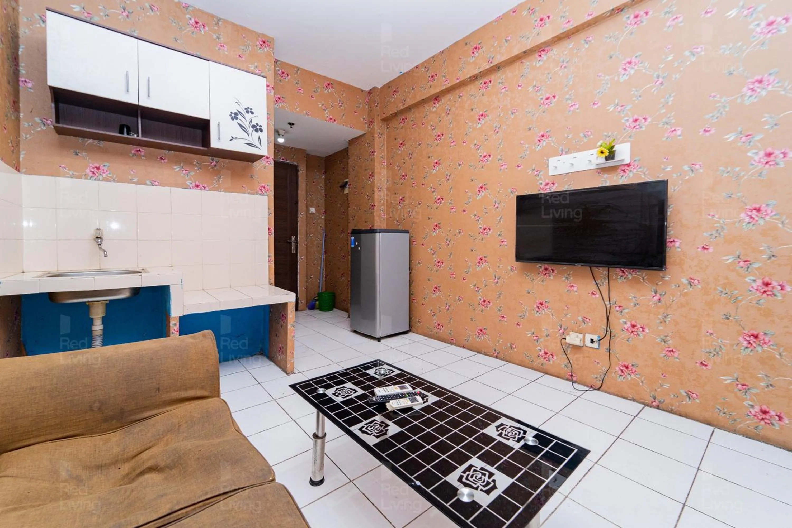 Living room in Apartemen City Park - Rendy Room Tower H18