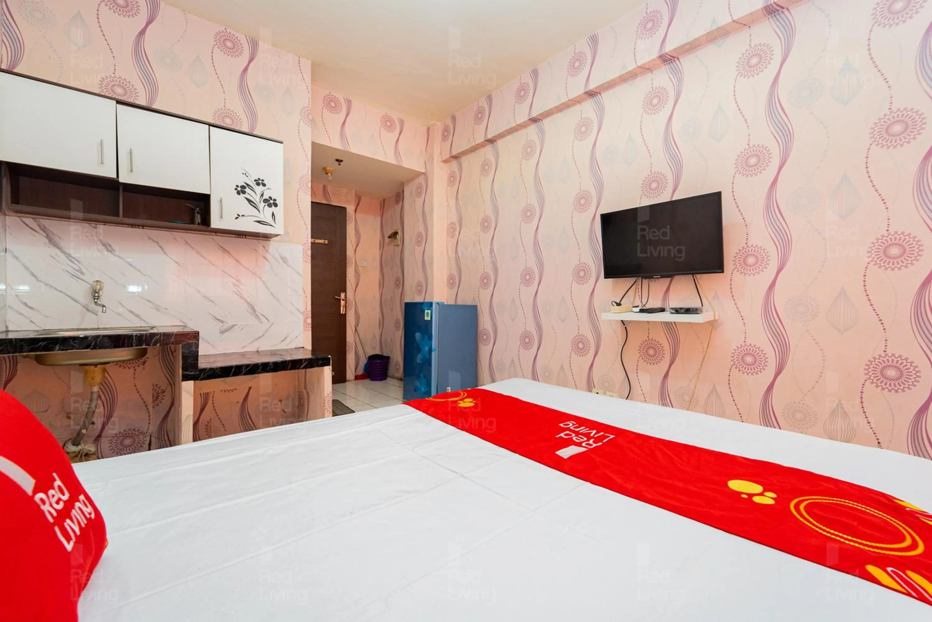 Bedroom, Bed in Apartemen City Park - Rendy Room Tower H18