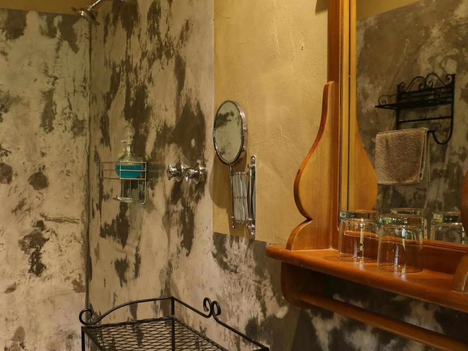Bathroom in Bohm's Zeederberg Country House