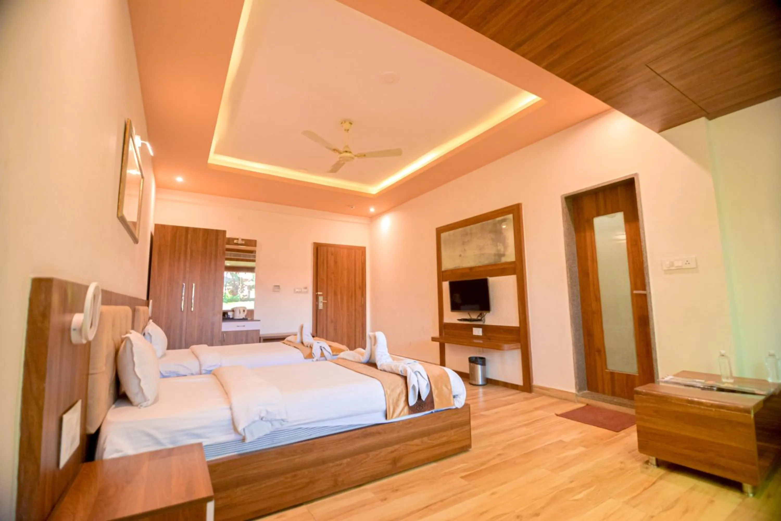 Photo of the whole room, Bed in Gold Nest Rubystone Heritage