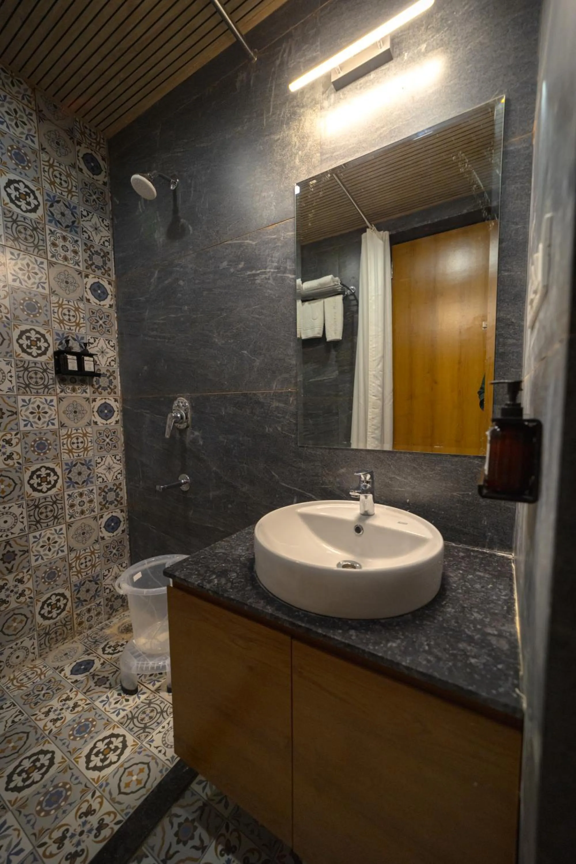 Shower in Gold Nest Rubystone Heritage