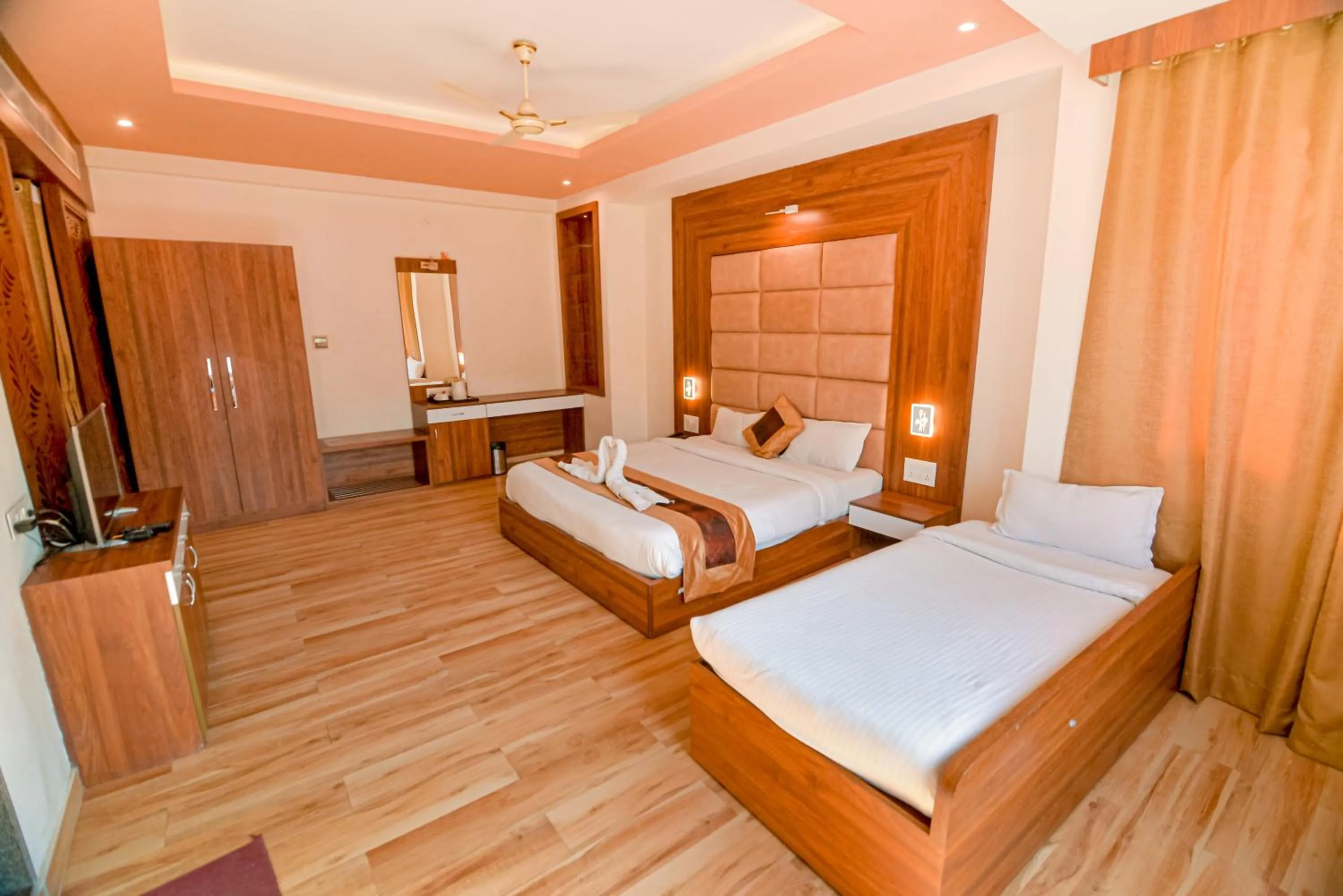 Photo of the whole room, Bed in Gold Nest Rubystone Heritage