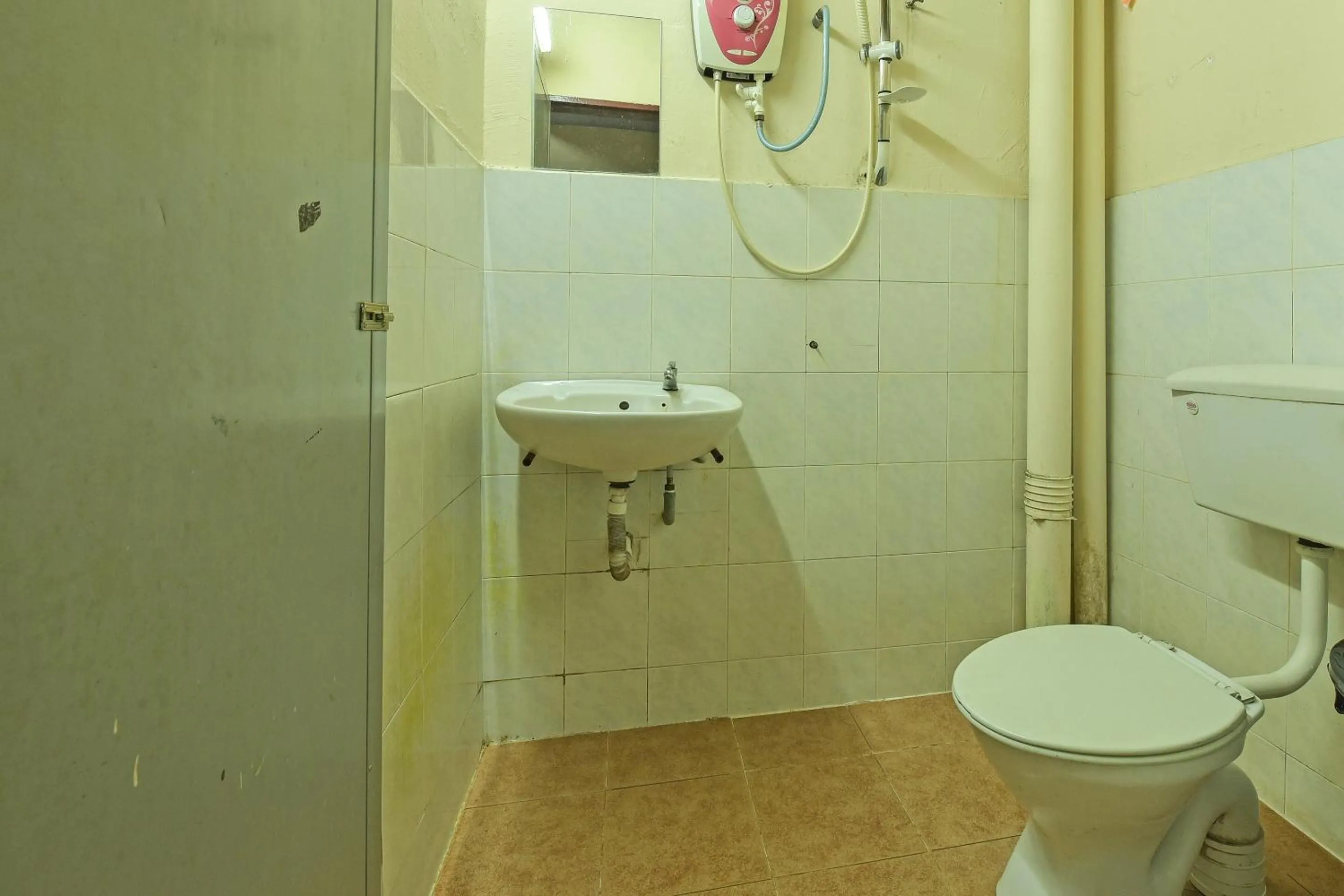 Bathroom in SPOT ON 90144 Corridor Hotel 1