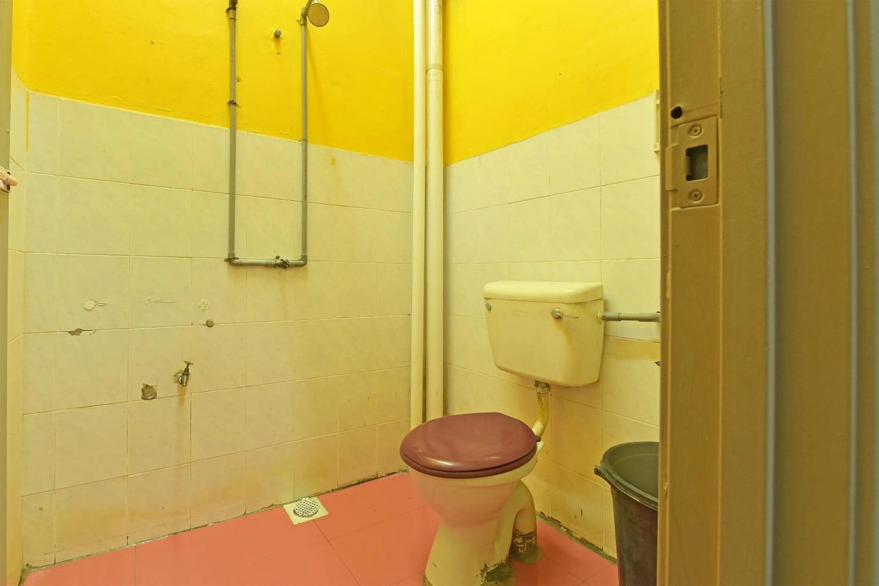 Bathroom in SPOT ON 90144 Corridor Hotel 1