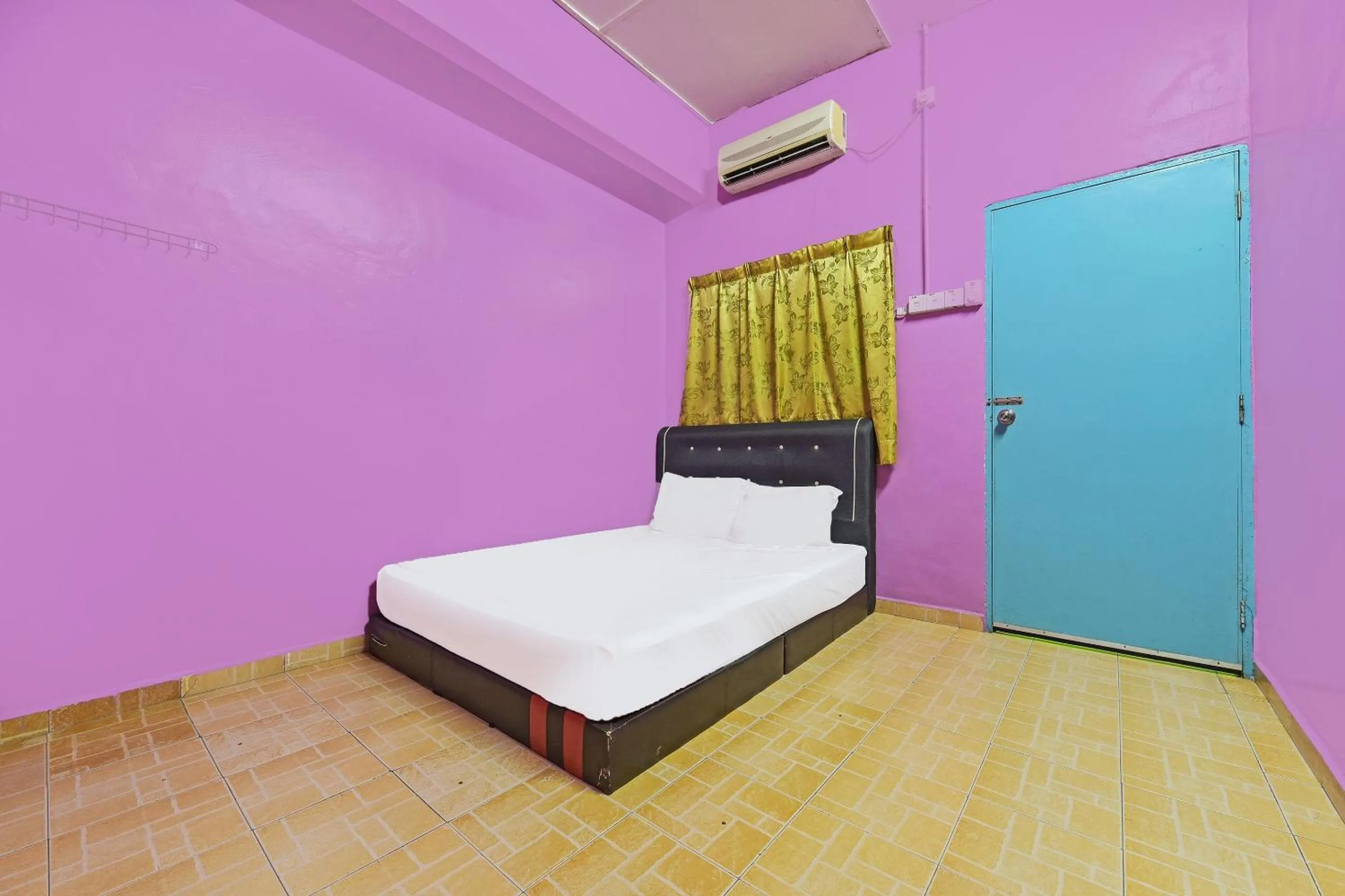 Bedroom in SPOT ON 90144 Corridor Hotel 1