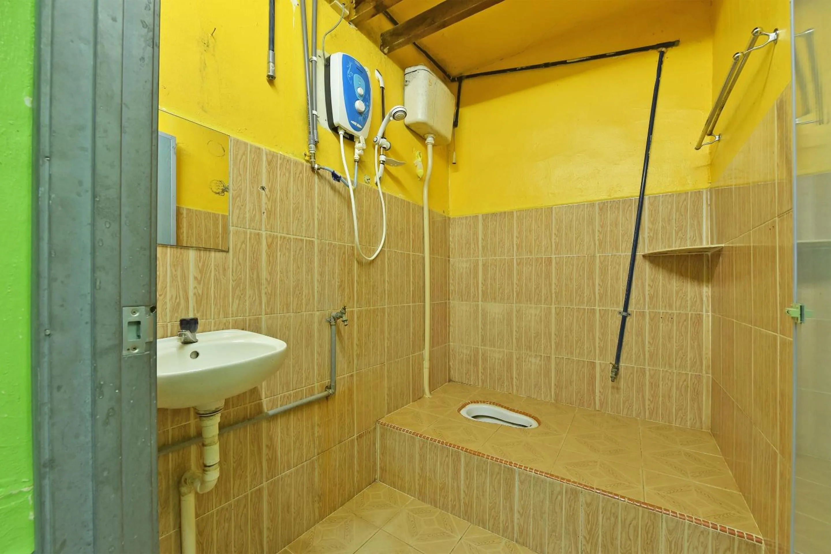 Bathroom in SPOT ON 90144 Corridor Hotel 1