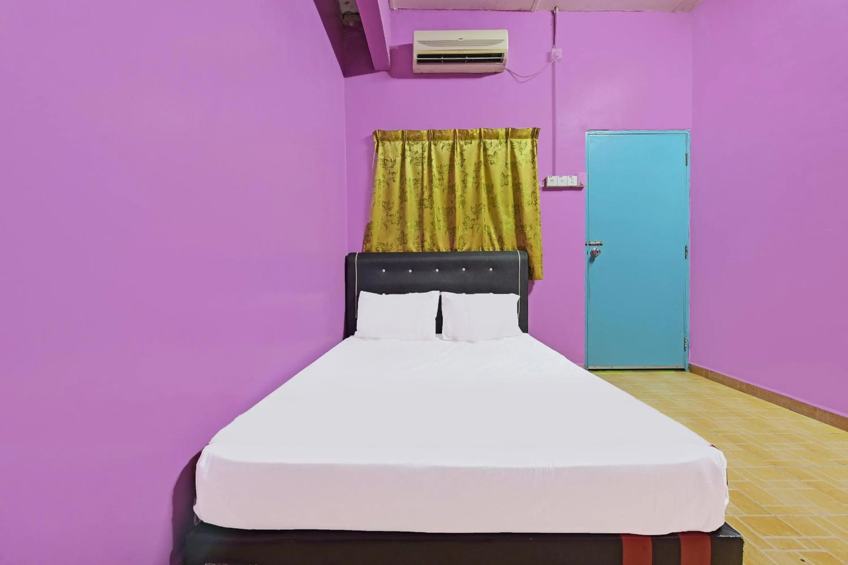 Bedroom in SPOT ON 90144 Corridor Hotel 1