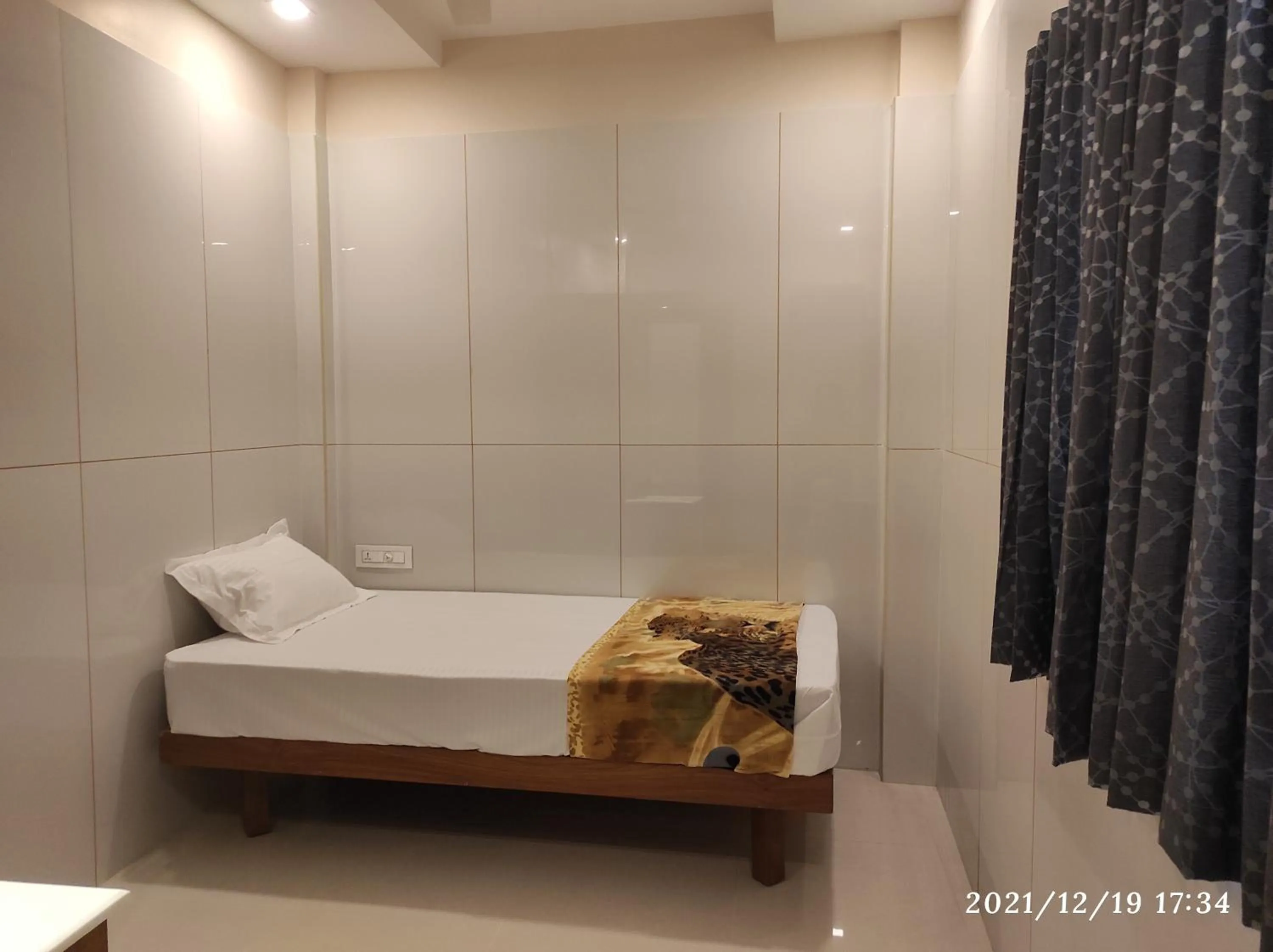 Bed in Quilon Residency