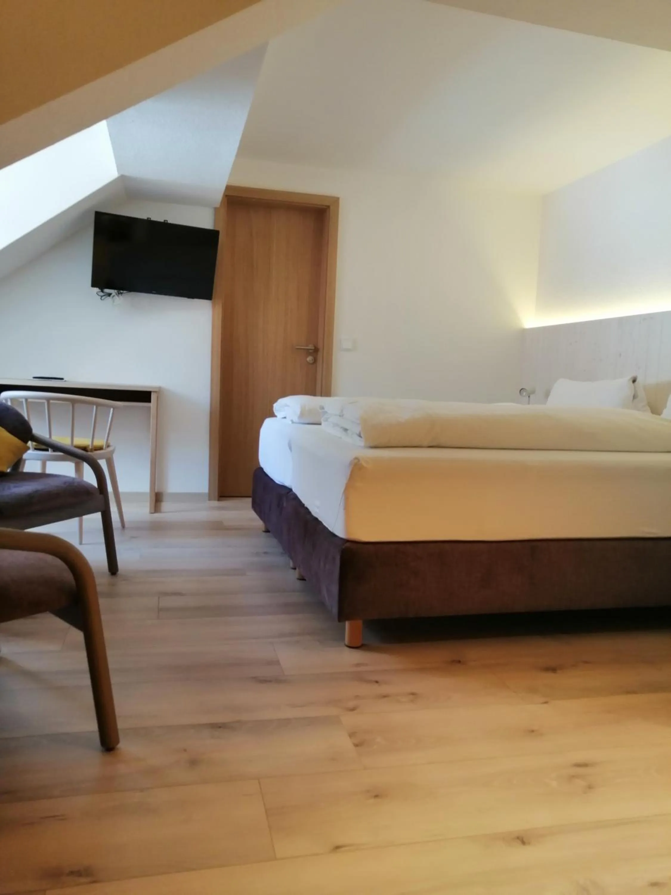 Photo of the whole room, Bed in Flair Hotel zum Schiff