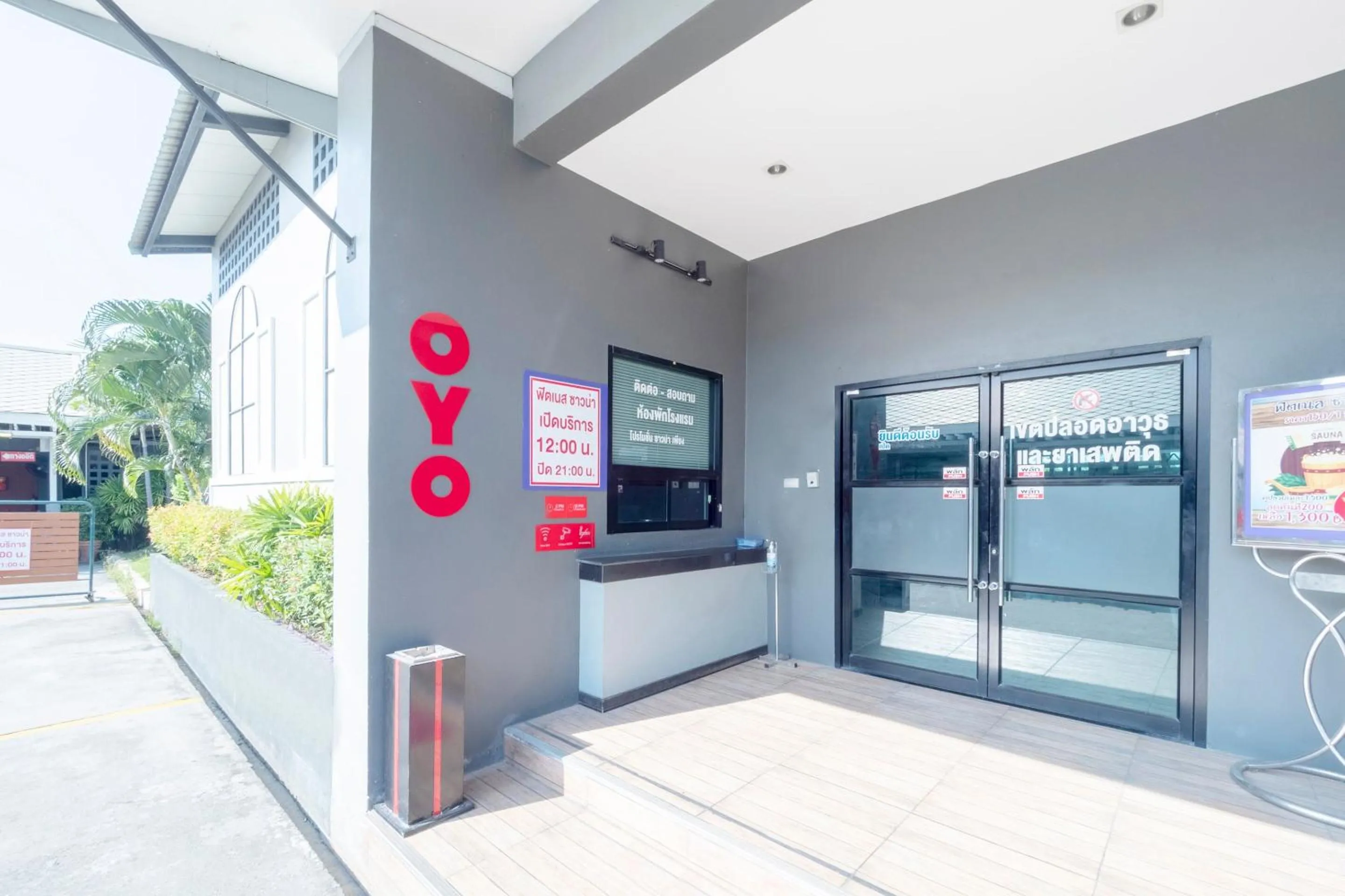 Lobby or reception in OYO 75382 Chonburi Hotel