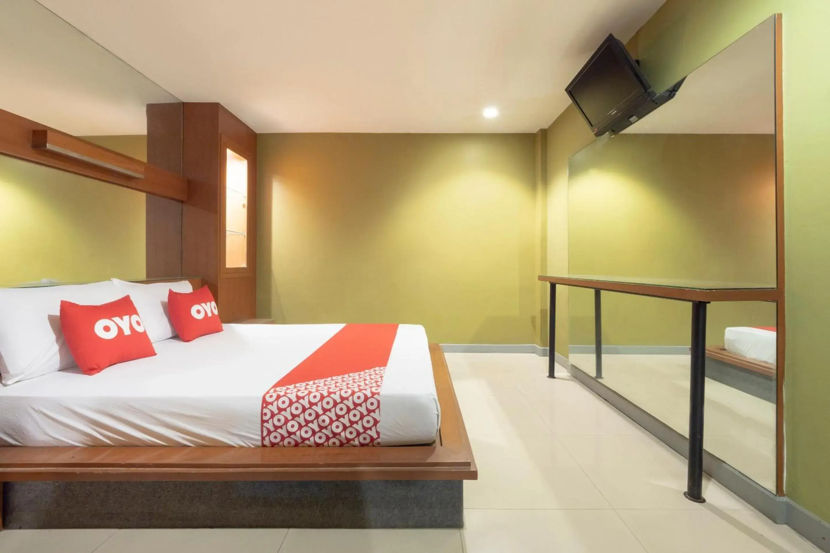 Bedroom, Bed in OYO 75382 Chonburi Hotel Bedroom, Bed in OYO 75382 Chonburi Hotel