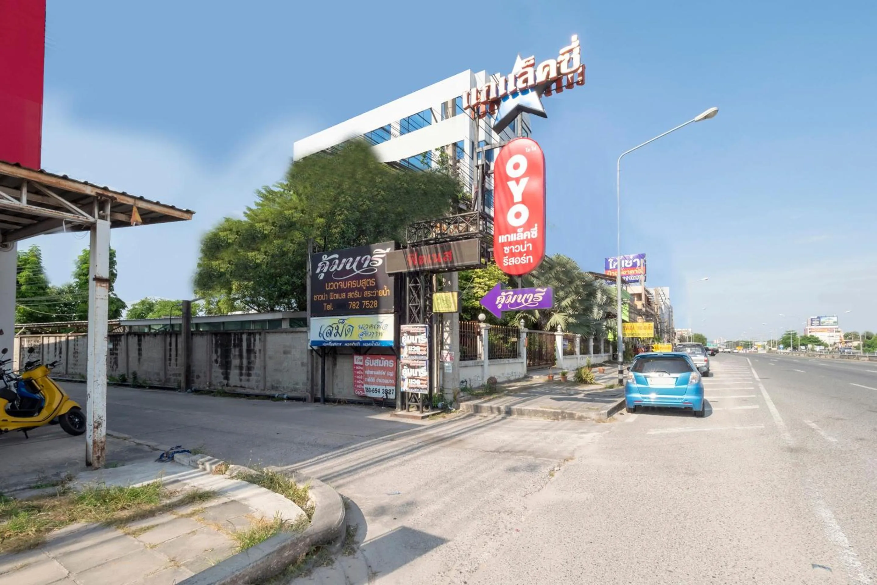 Facade/entrance in OYO 75382 Chonburi Hotel
