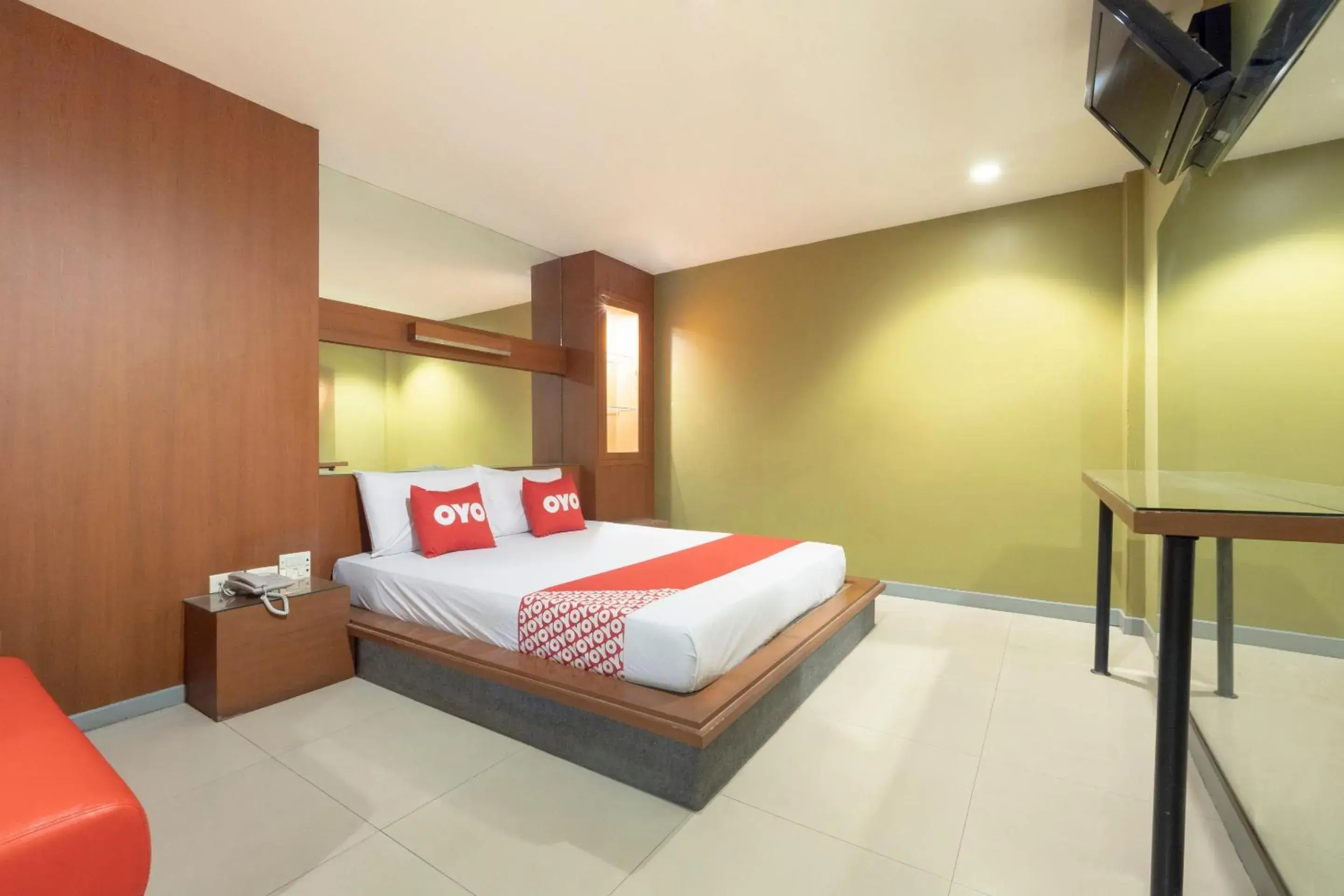 Bedroom, Bed in OYO 75382 Chonburi Hotel Bedroom, Bed in OYO 75382 Chonburi Hotel