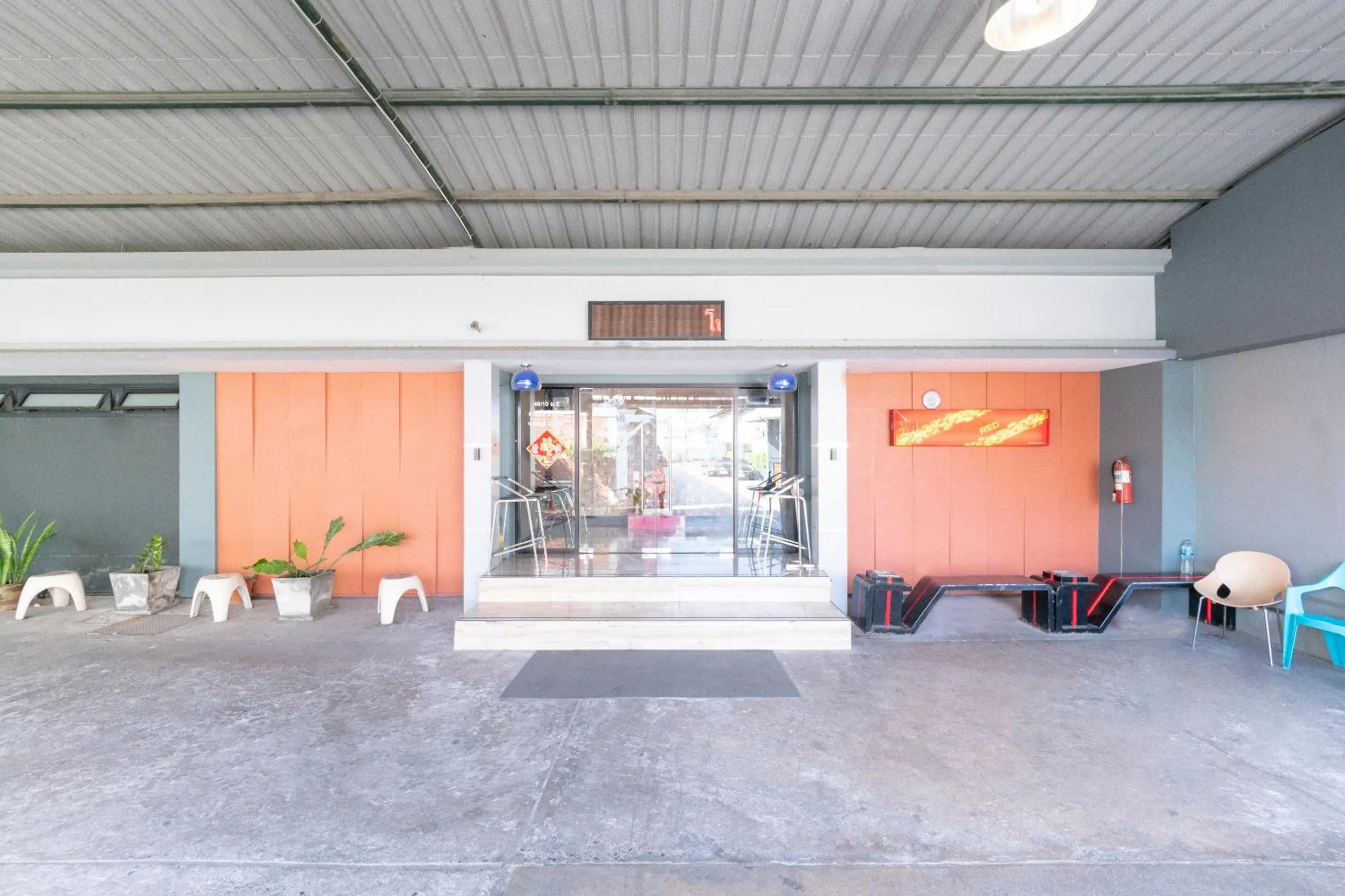 OYO 75382 Chonburi Hotel