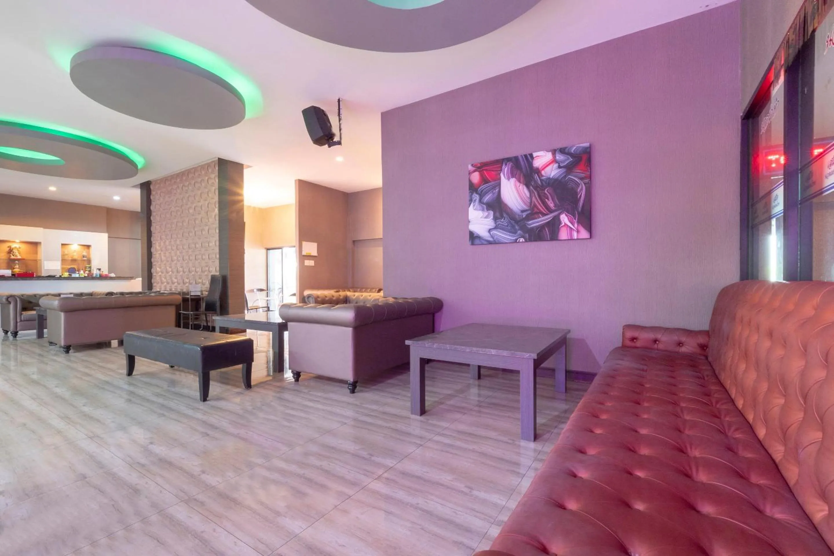 Restaurant/places to eat in OYO 75382 Chonburi Hotel