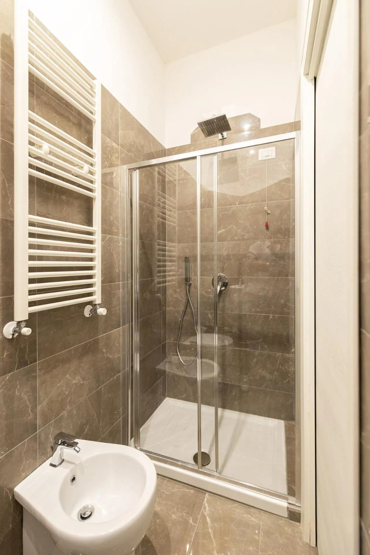 Shower in FJ Bianco Guest House