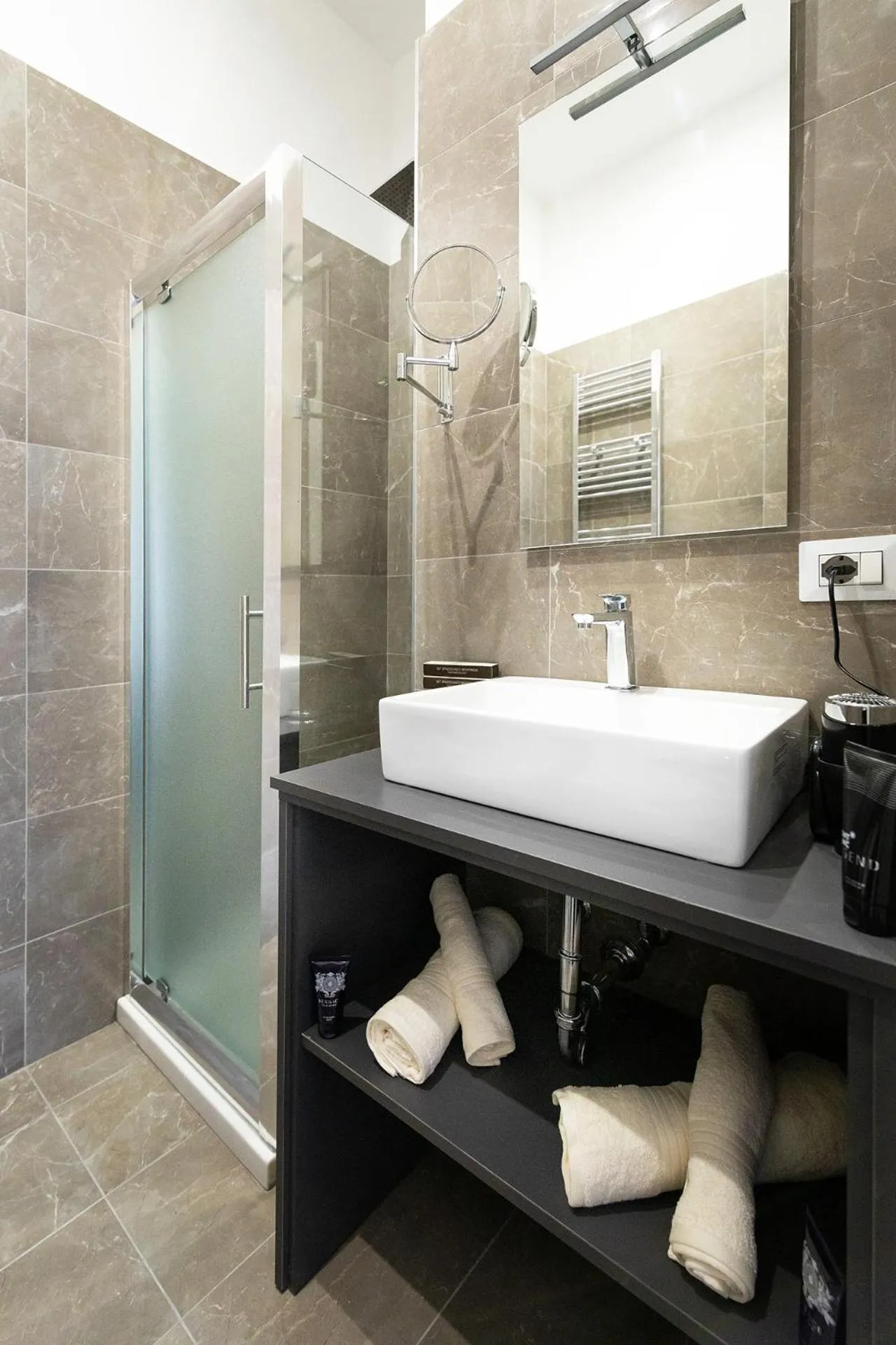 Bathroom in FJ Bianco Guest House