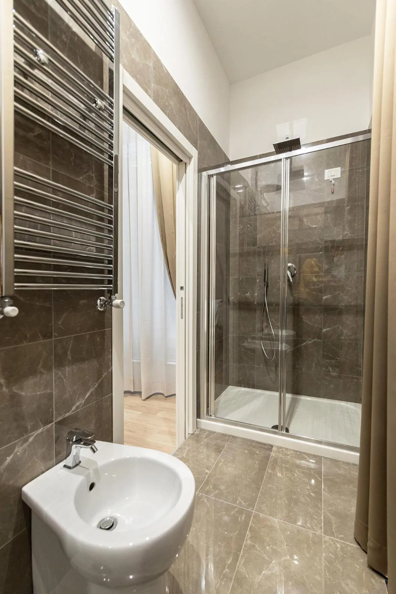Shower in FJ Bianco Guest House