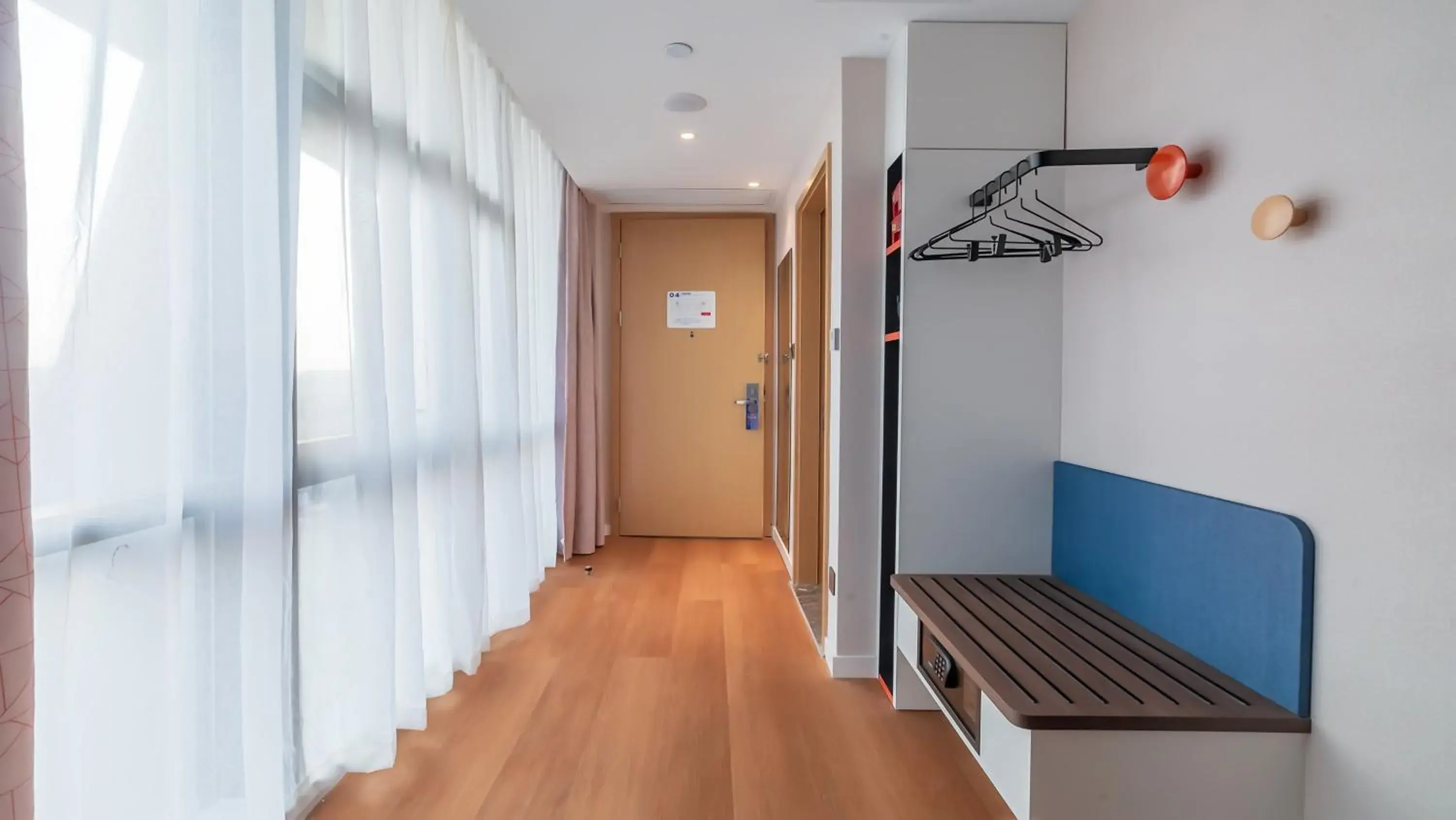 Standard King Room in Holiday Inn Express Nanjing Jiangbei Yushan, an IHG Hotel Standard King Room in Holiday Inn Express Nanjing Jiangbei Yushan, an IHG Hotel