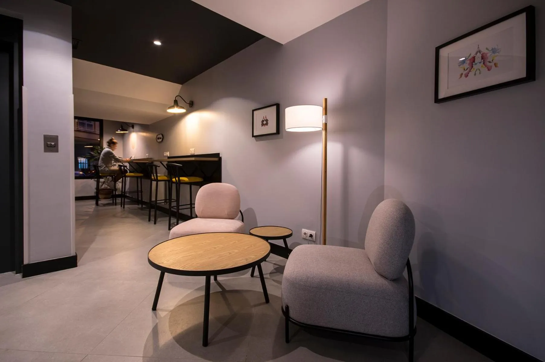 People in U-Hotel Darío Lugo