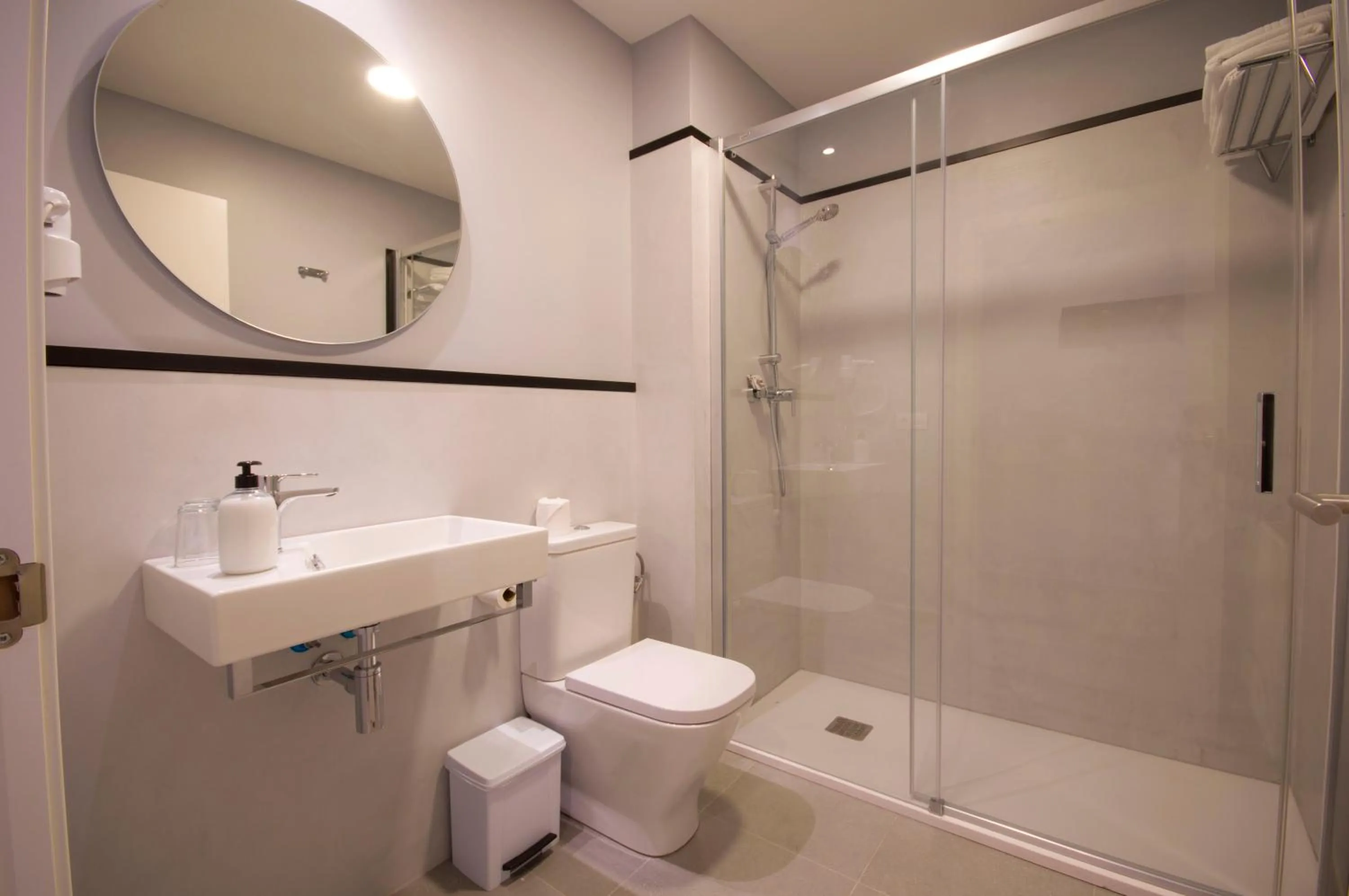 Shower in U-Hotel Darío Lugo