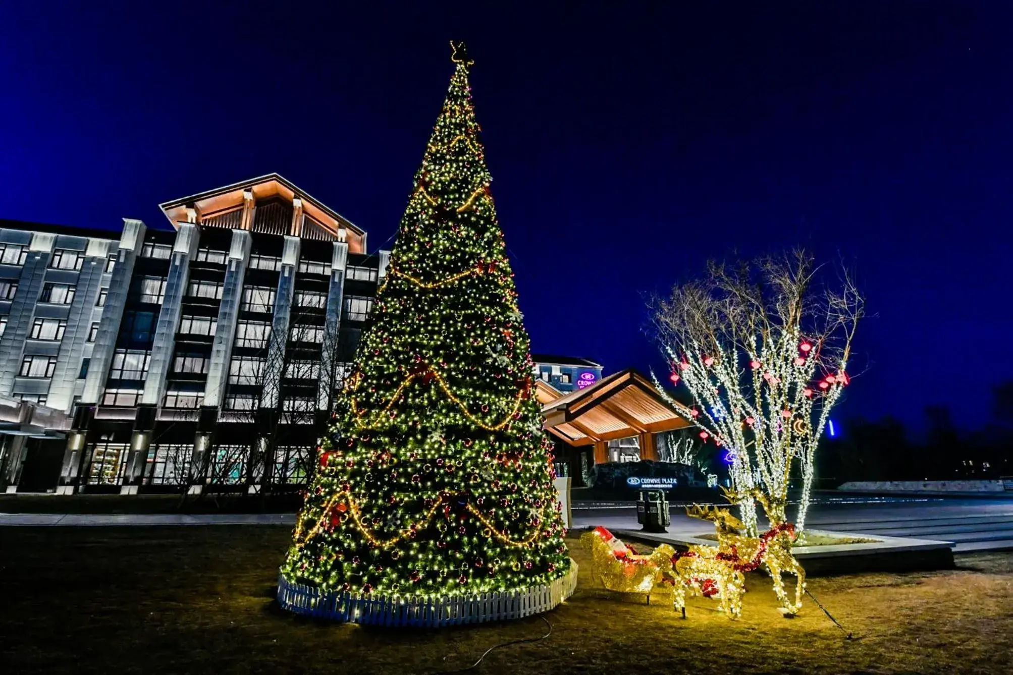 Property building in Crowne Plaza Beijing Badaling by IHG Property building in Crowne Plaza Beijing Badaling by IHG