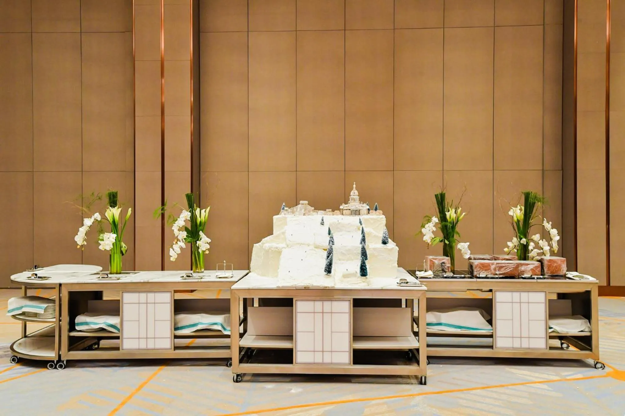 Restaurant/places to eat in Crowne Plaza Beijing Badaling by IHG