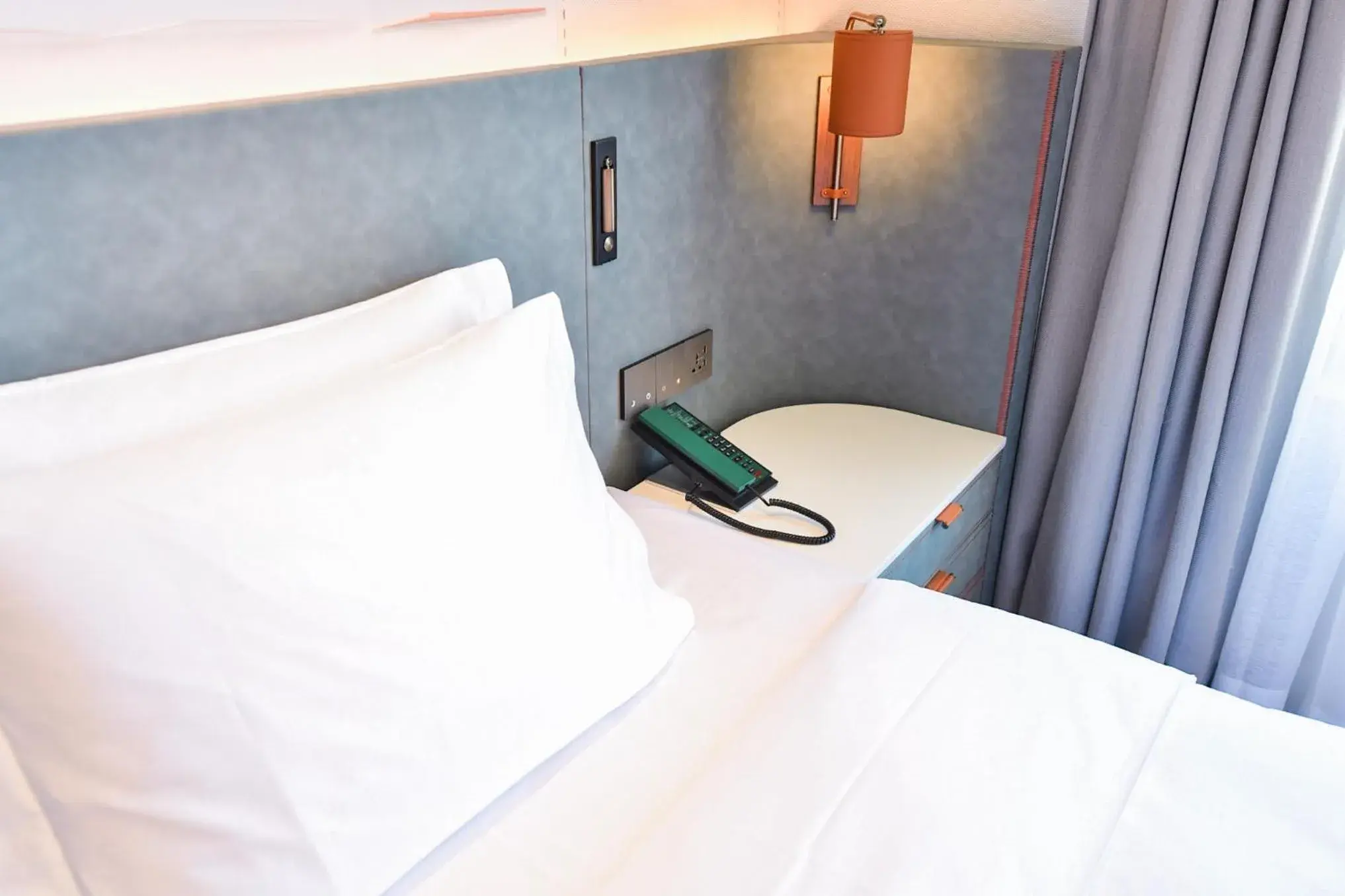 Bed in Crowne Plaza Beijing Badaling by IHG Bed in Crowne Plaza Beijing Badaling by IHG