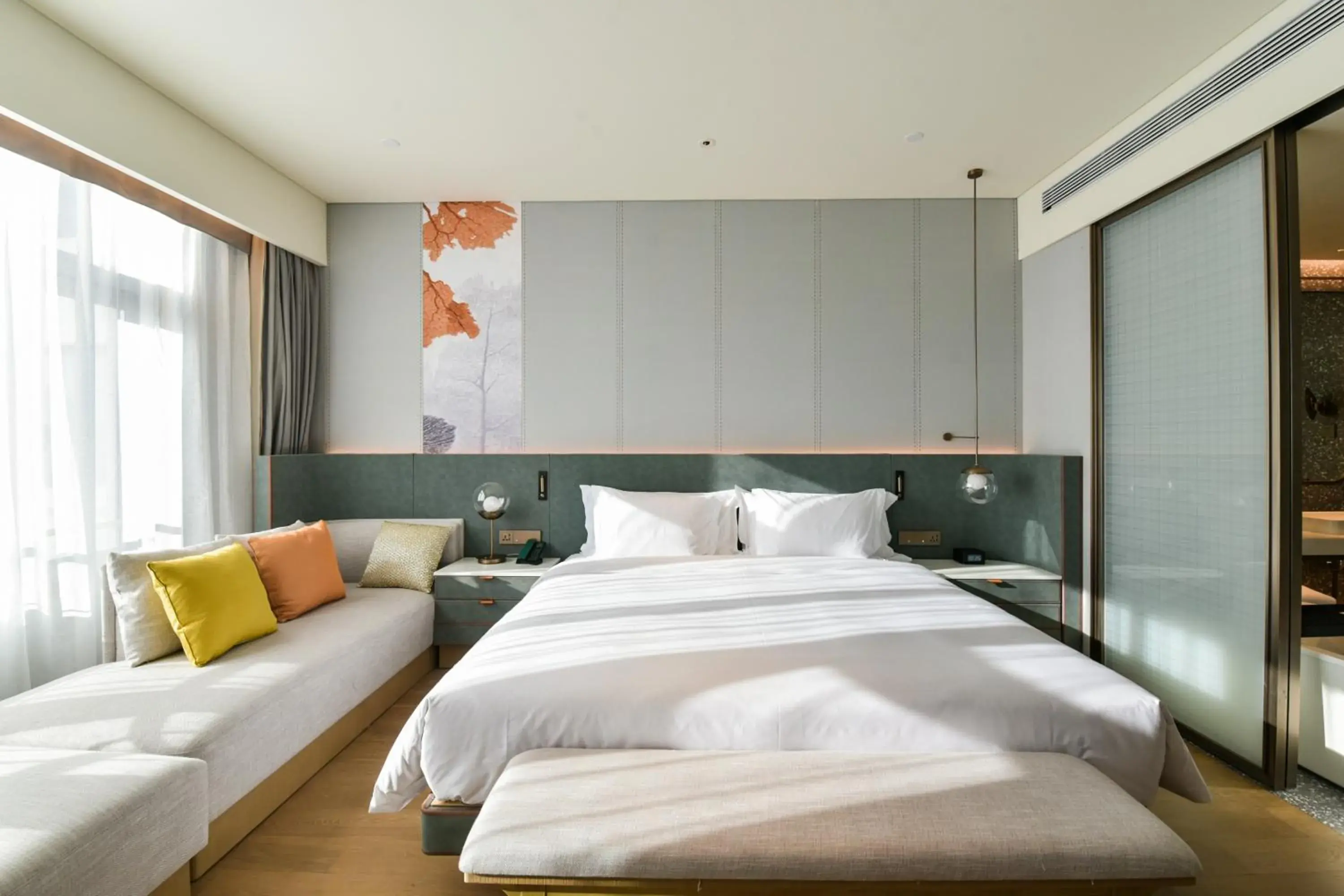 Bed in Crowne Plaza Beijing Badaling by IHG Bed in Crowne Plaza Beijing Badaling by IHG