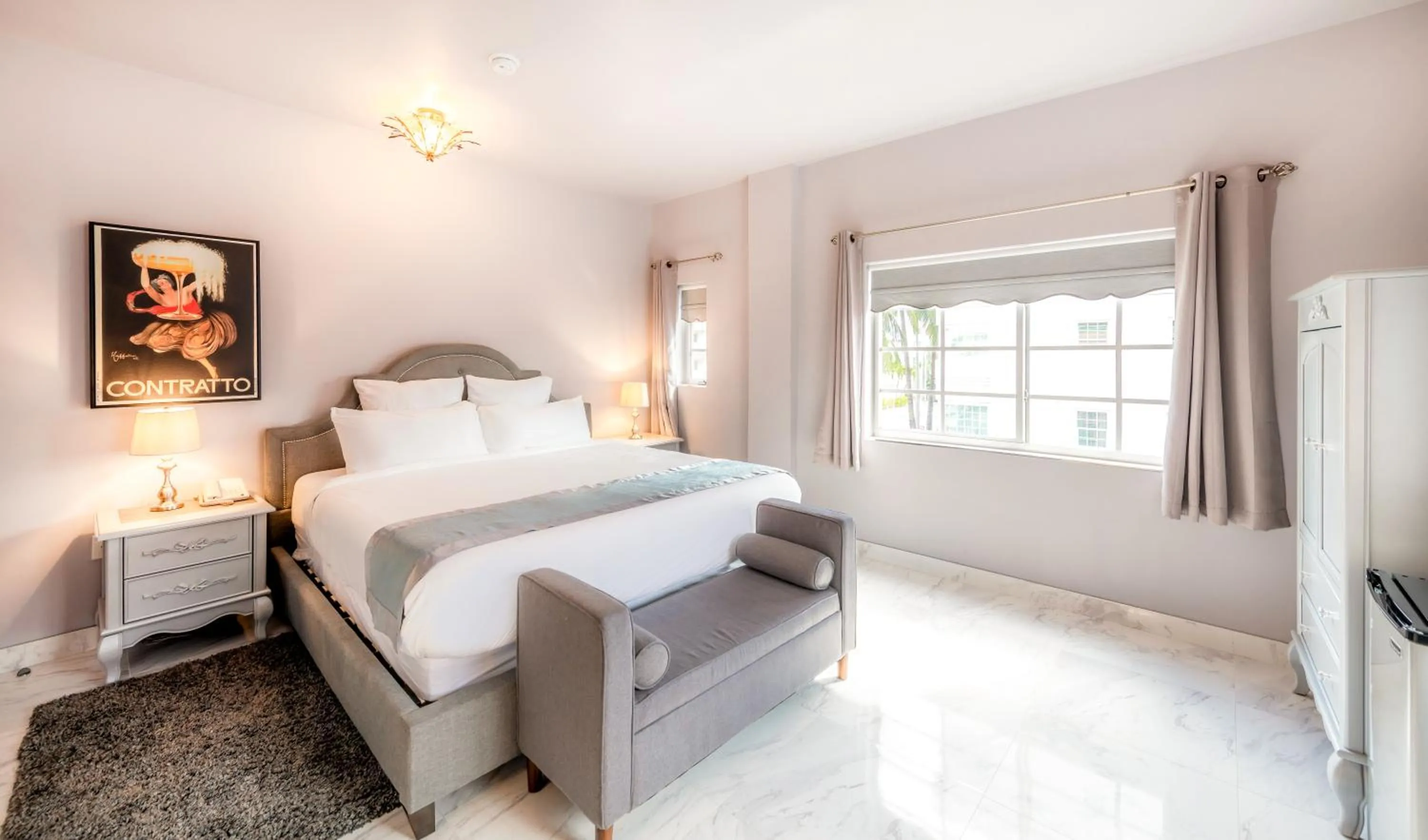 Photo of the whole room, Bed in Secret Garden Miami Beach