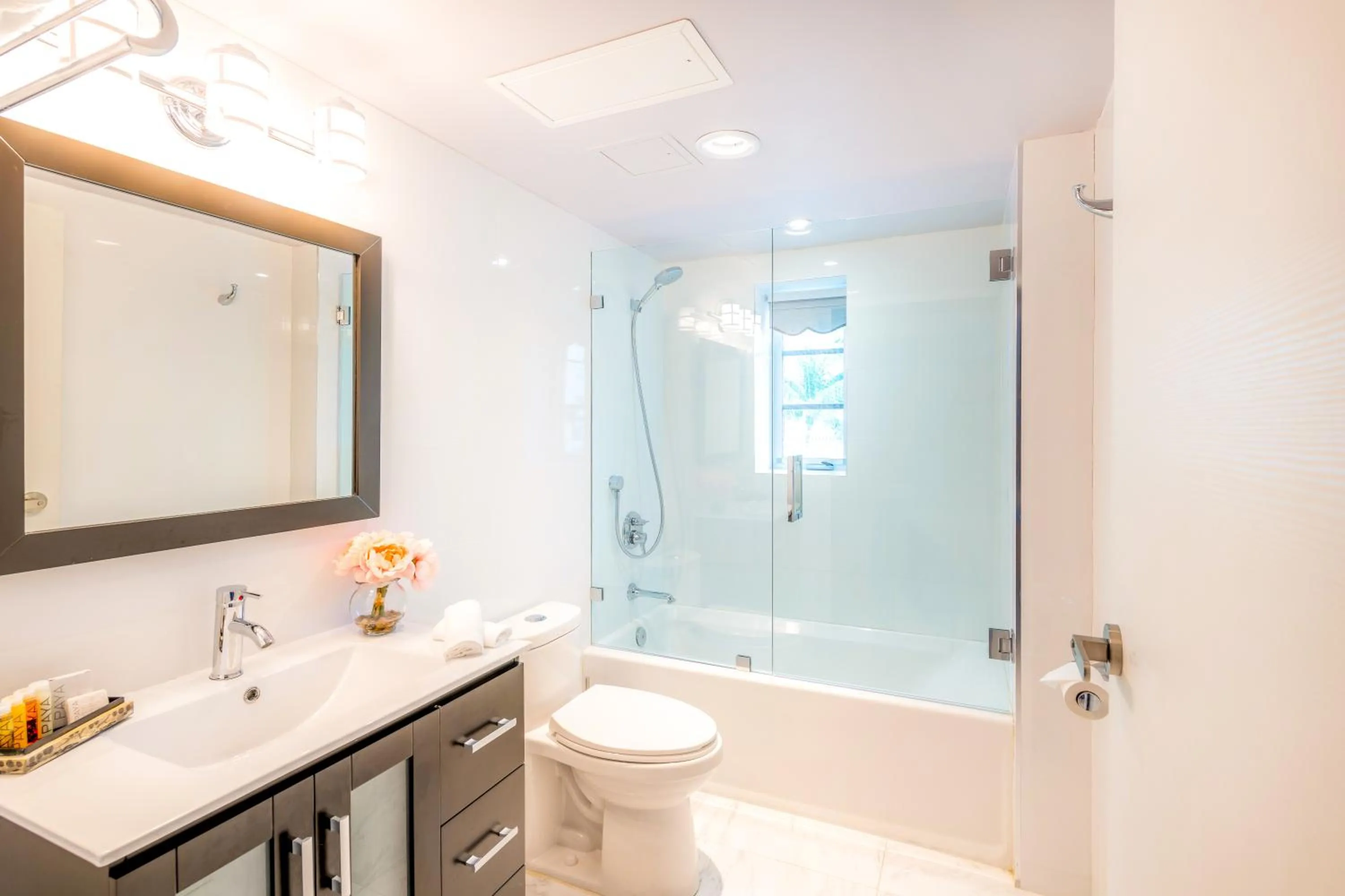 Bathroom in Secret Garden Miami Beach