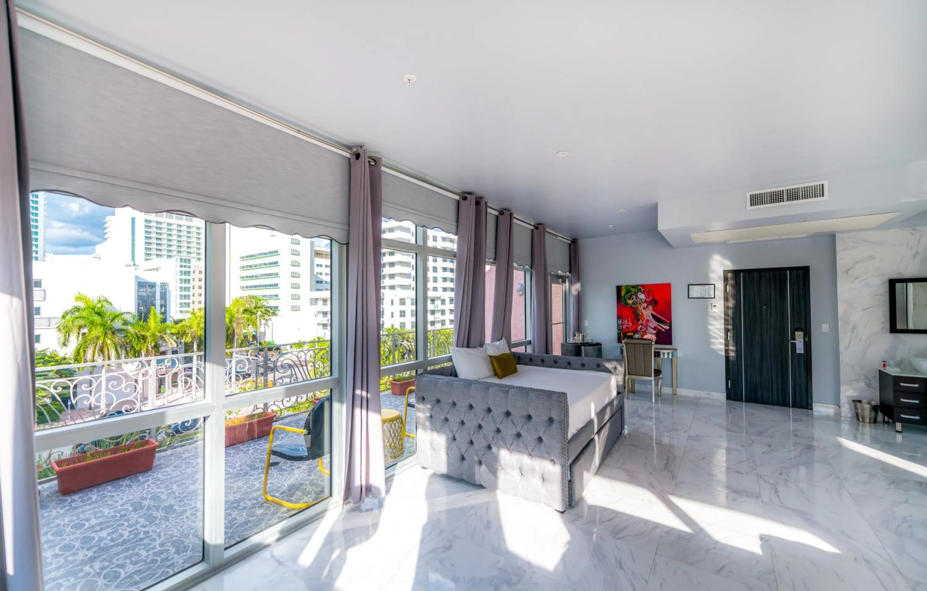 bunk bed in Secret Garden Miami Beach