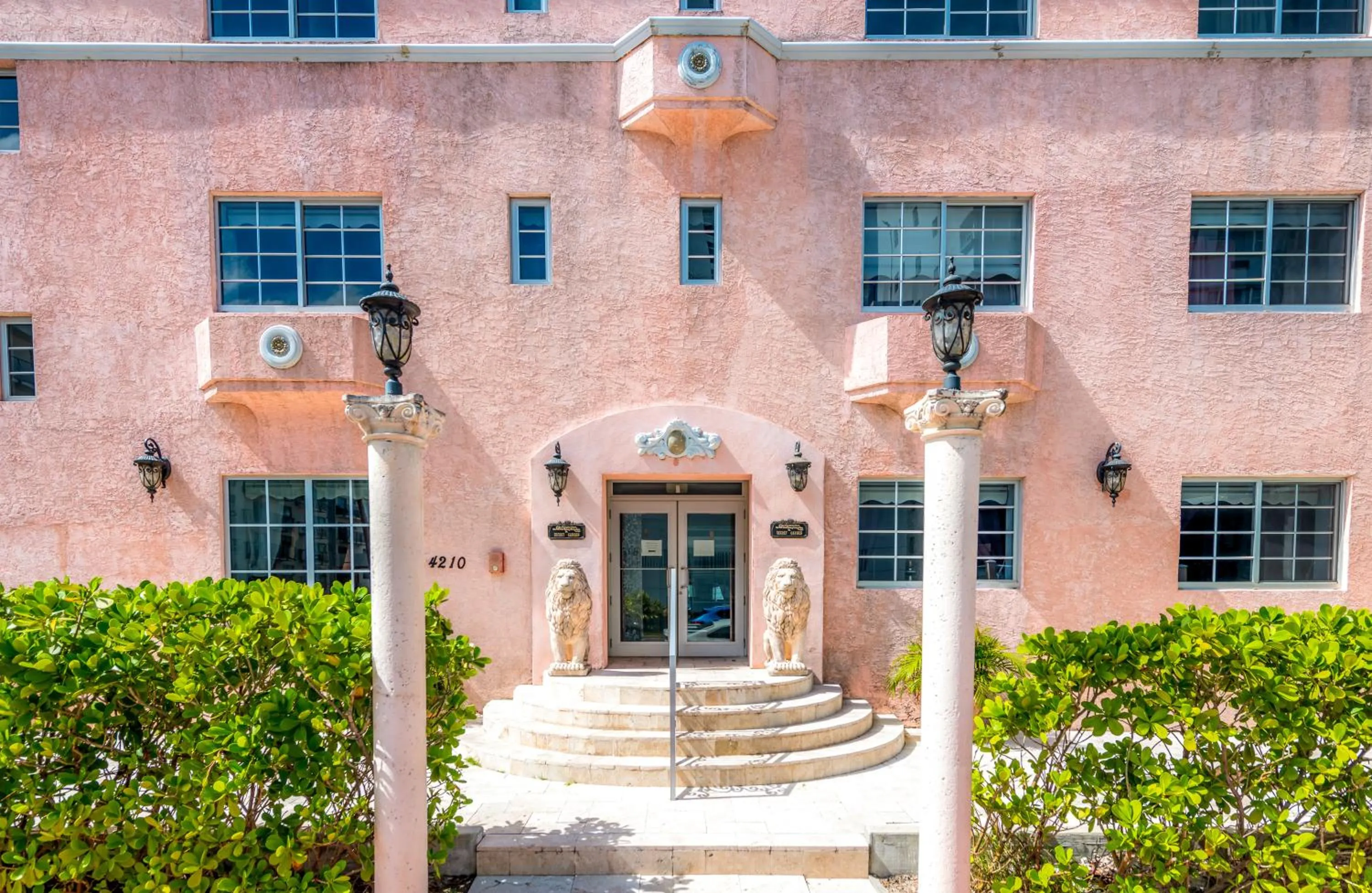 Facade/entrance in Secret Garden Miami Beach