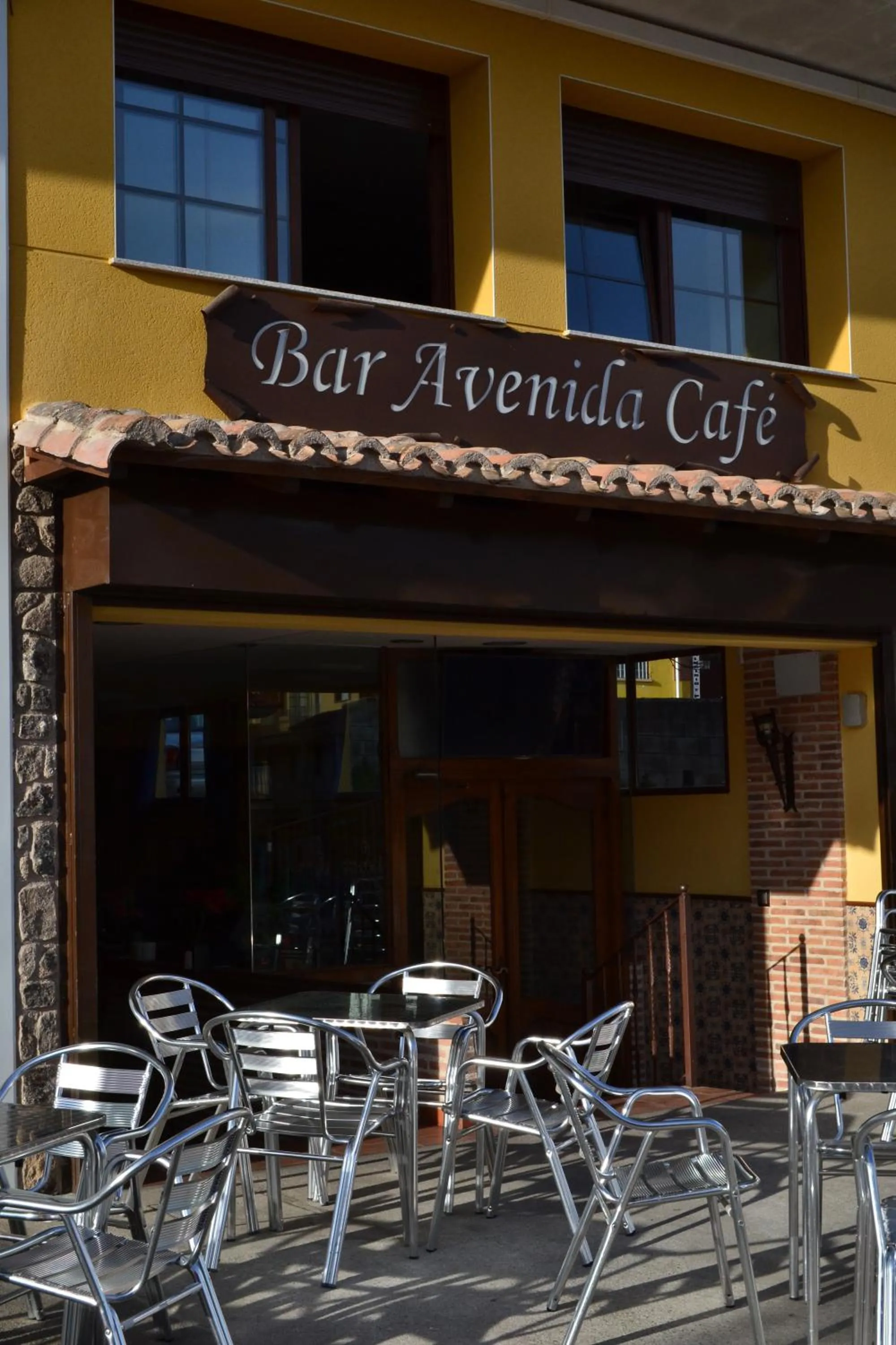 Property building in Hostal Avenida