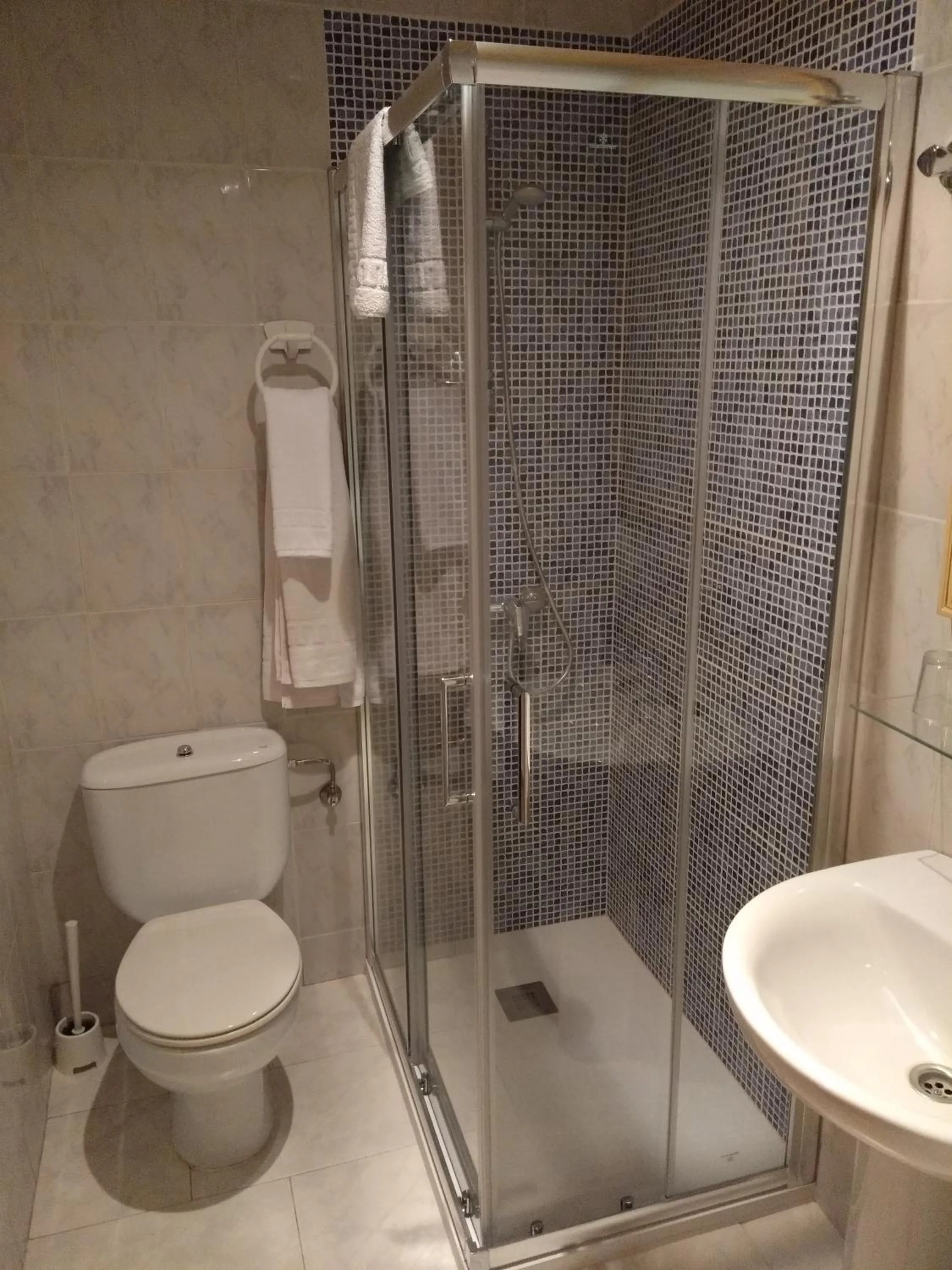 Bathroom in Hostal Avenida